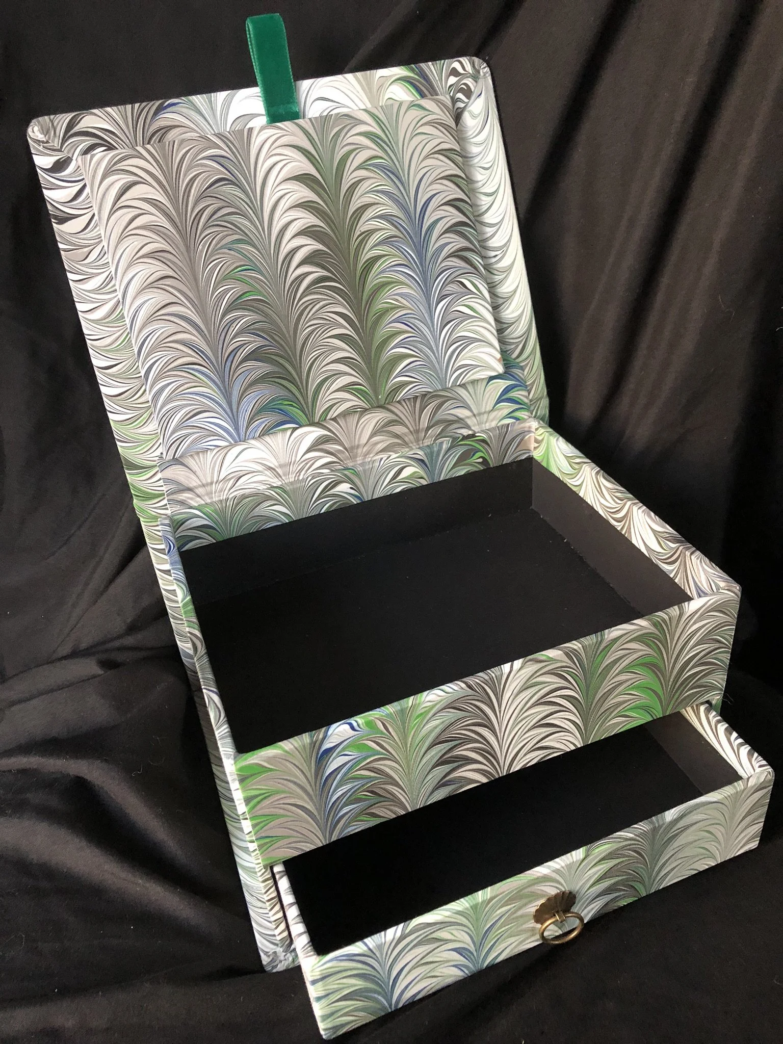 Hatch-Top Box