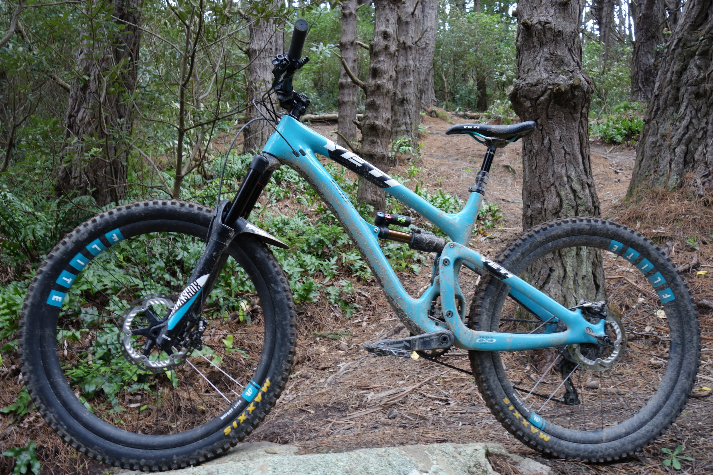 Fraser Wilkinson's pimped Yeti SB6c RockDrop, Mt. Victoria