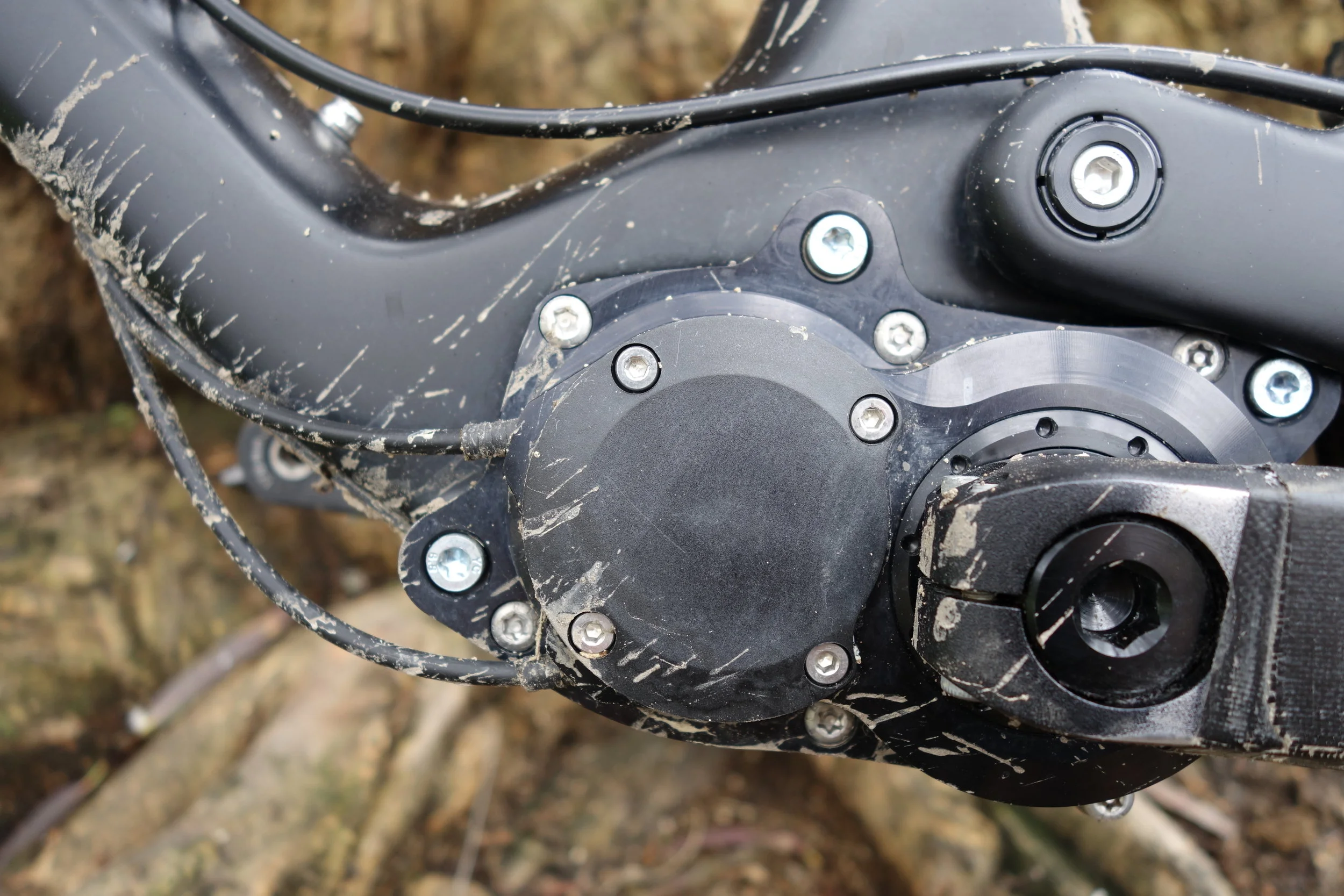 All the gearbox weight is around the bottom bracket area which is the ideal place to keep the handling neutral