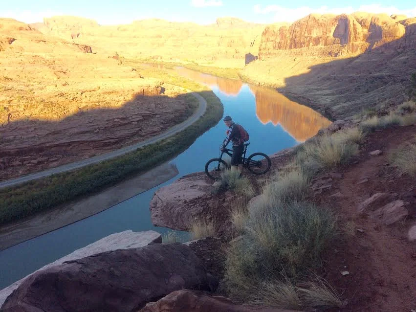 While Jeff and I were drinking rootbeer and listening to banjos, the others rode Jackson's trail. Check out that slab overhang Stefan is on.I wouldn't normally post a pic of Stefan "the Sheikh" Bennet wearing his hanky but it's the only photo my sidekick Tim managed to take.
