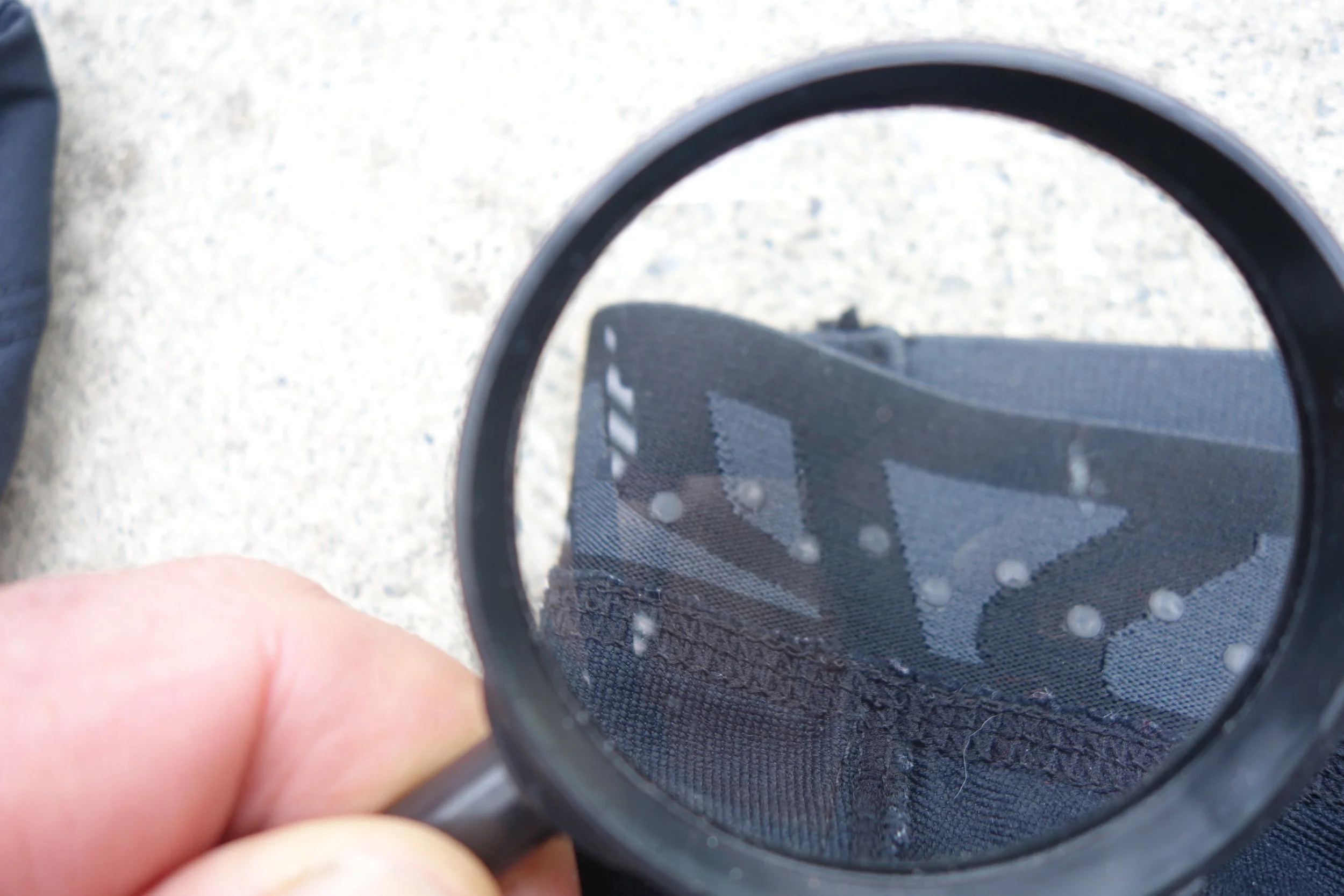 Lucky I have this magnifying glass from my postage stamp collection so I could find the leg gripper dots. What were specialized thinking here? "we sort of wanted the pads to stay up maybe for a couple of minutes"?????