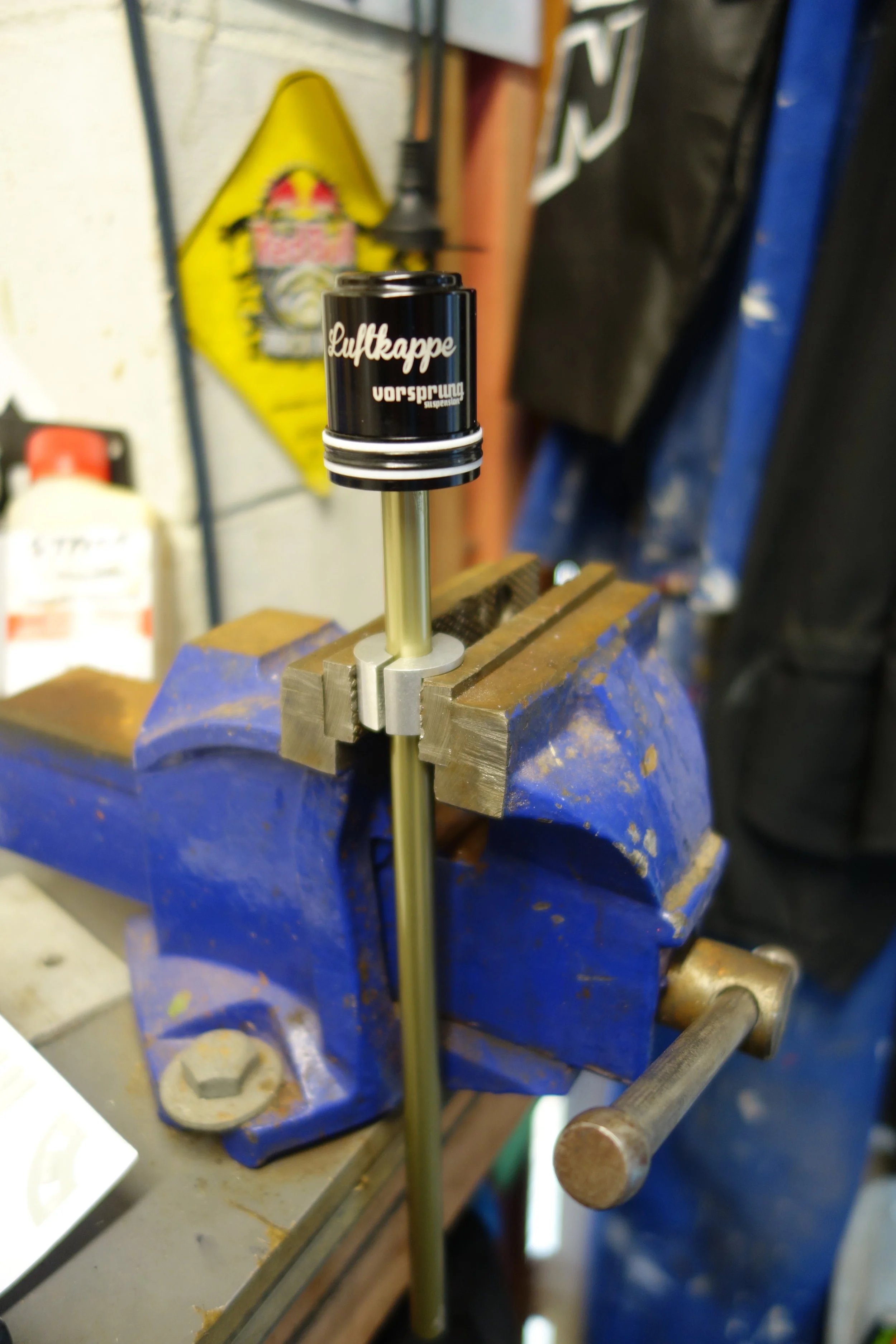 There it is, that little black tube that screws onto the air rod.