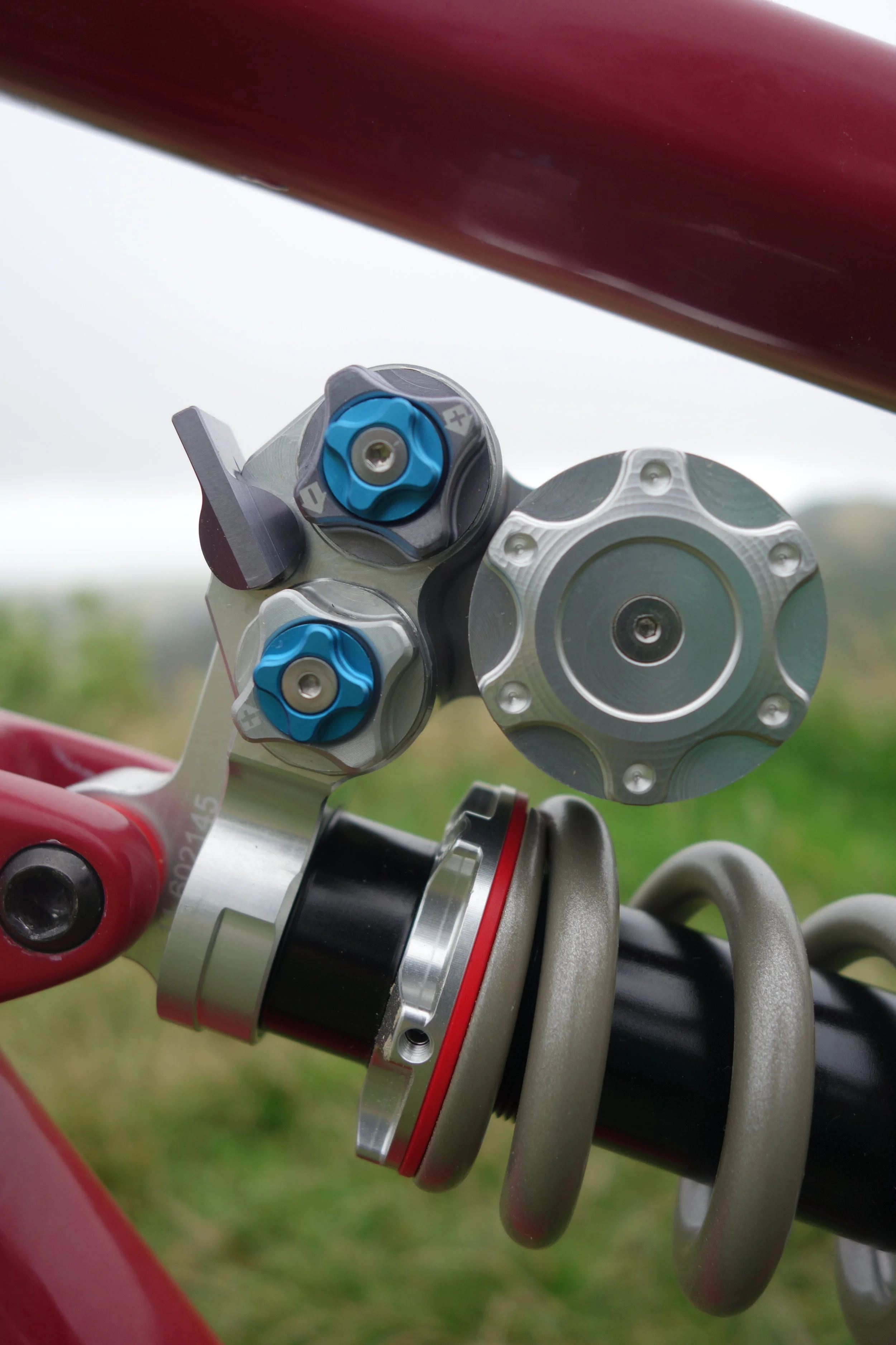 I've loaded this pic as my phone screensaver. Two separate compression damping systems. The one nearest the spring is pre-set for DH. The other for climbing. But I can fine tune each damper with the Hi and Lo compression knobs. Then just flick the lever to ride in the chosen setting.