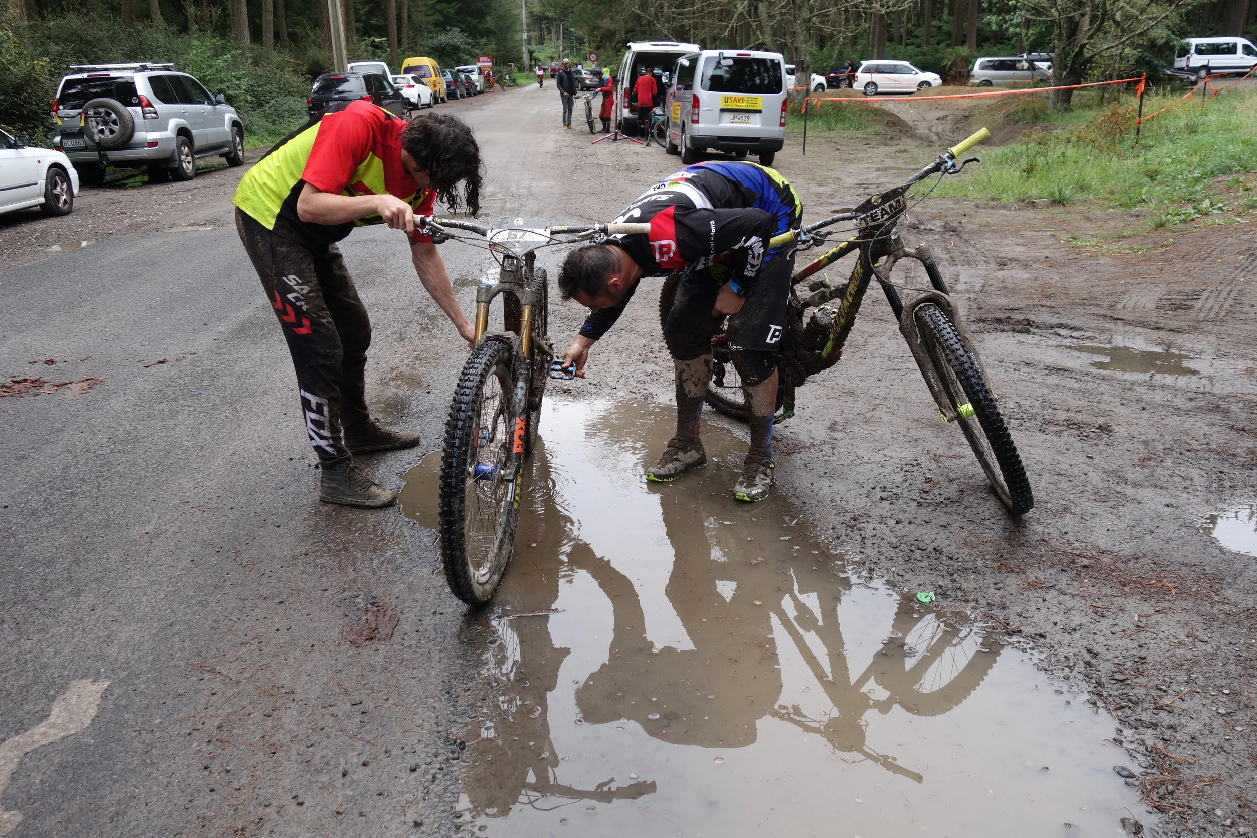 It's looking pretty muddy from last nights rain as we spy Cedric Cracia and Josh Bryceland washing their bikes in a puddle. I've only been here 5 minutes and i've bumped into three legends. Crankworx huh! Awesome.