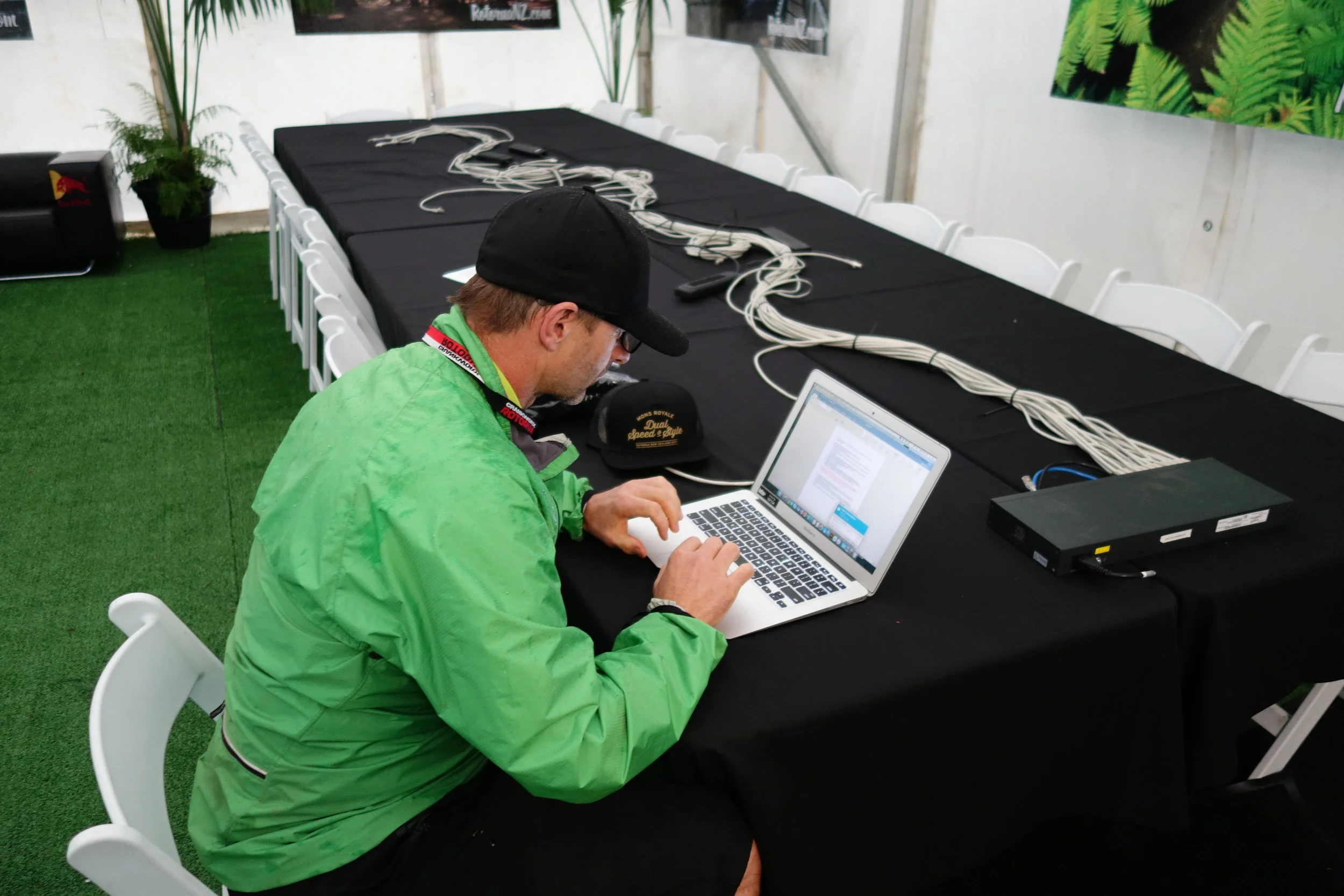 I settle in to do some high rate media stuff in the media tent. The food has all gone and typically the other journos have buggered off for a snooze. They want you to believe it's all work and no play. Take a photo, write some crap then all they do is drink beer, then vodka then maraud around the mall fist bumping the pros.