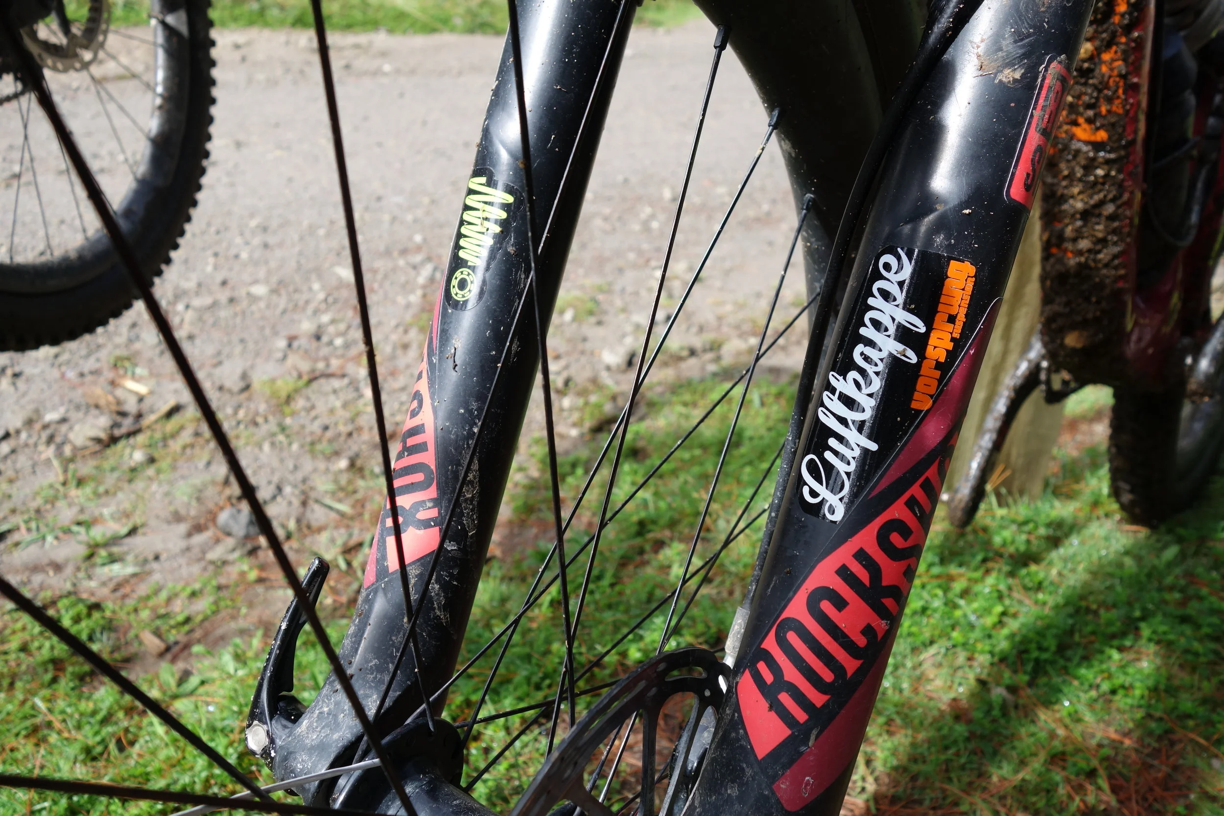 I finally get to try out the new Shockwiz. It gathers data from your air fork or shock and sends it to your phone so you can adjust your settings for each trail type. I'm excited to see how my #luftkappe and #shockcraft tunes will feature in the results