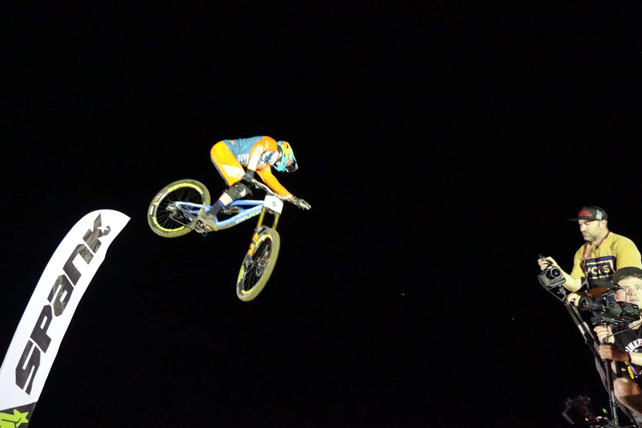 Sven Martin trying to get his pole out .