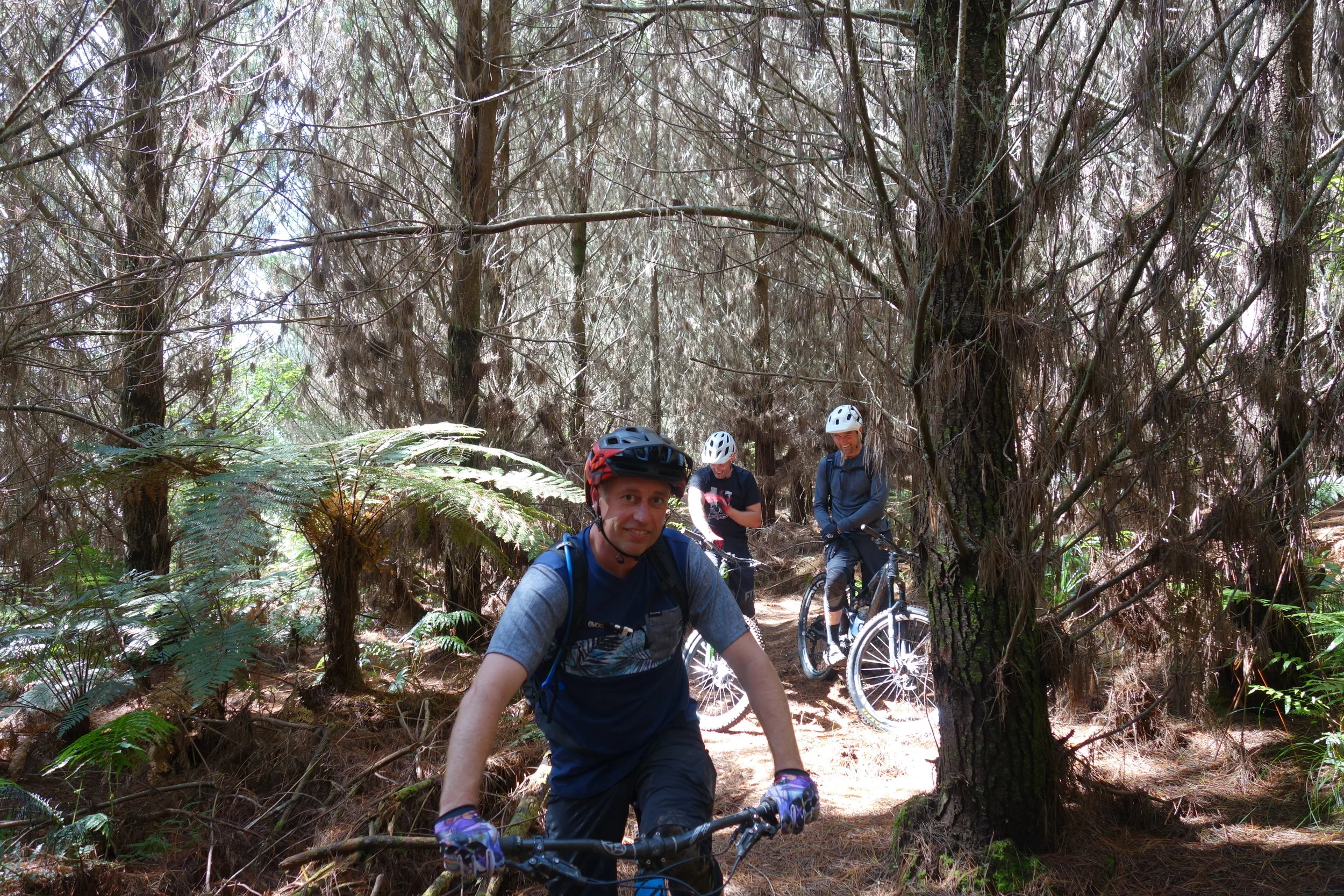 This is the real reason why I ride bikes..quality time in the forest with good mates. Jeff Carter , Aaron Baddiley and Mike Spanbroek. 