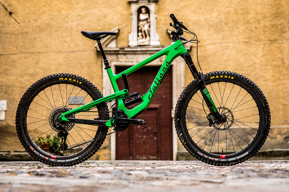 It's not really even a Santa Cruz...it's a Juliana. Strega. Means "witch" in Italian. photo: I think Sven Martin took this one