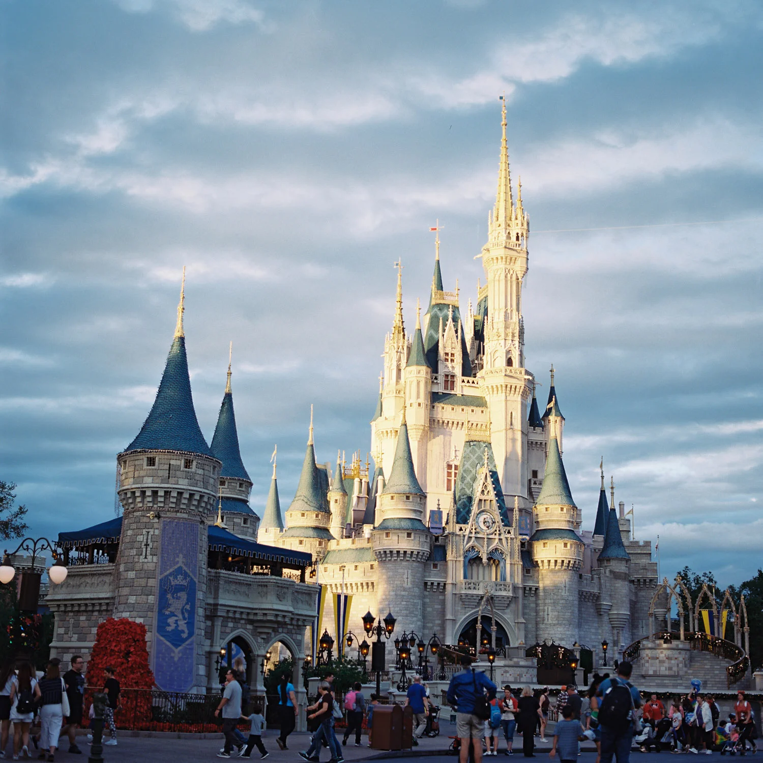 cinderellascastle.jpg