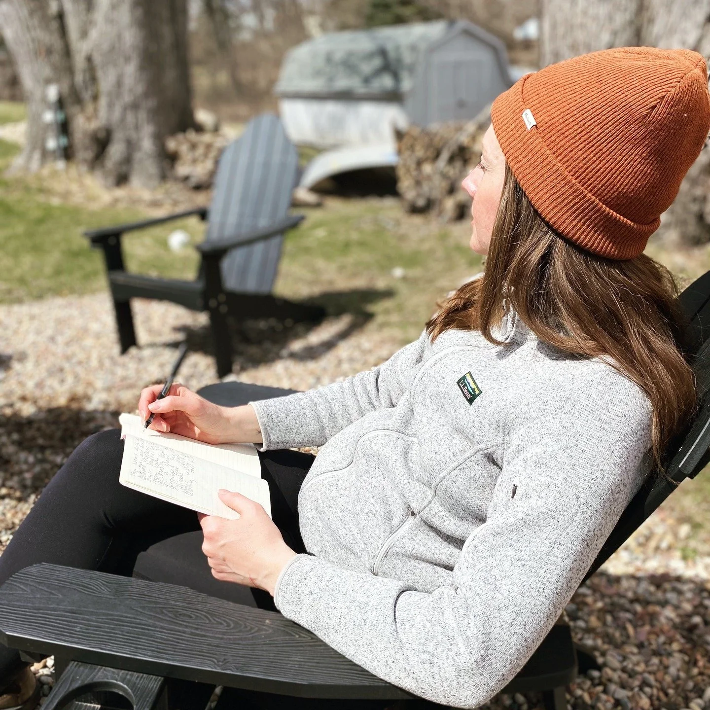 I had the most amazing and productive mini writing retreat this spring at @cabinonthepeninsula! 

The space is clean, cozy, and well-appointed (great book selection!), with two sweet bedrooms, a fire pit, and a wood-fired sauna. And it's right across