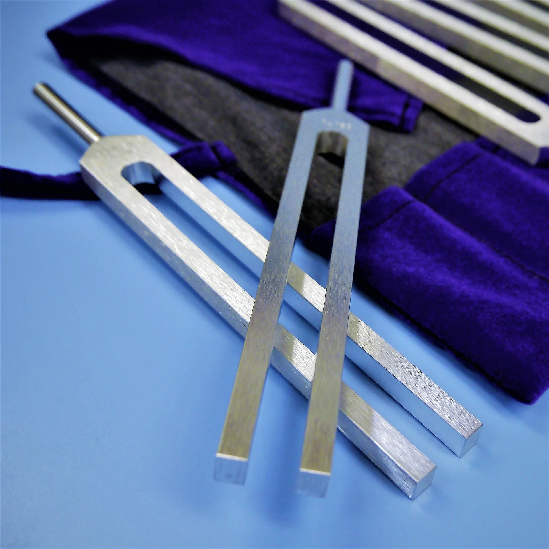 tuning-fork-1902631_1920.jpg