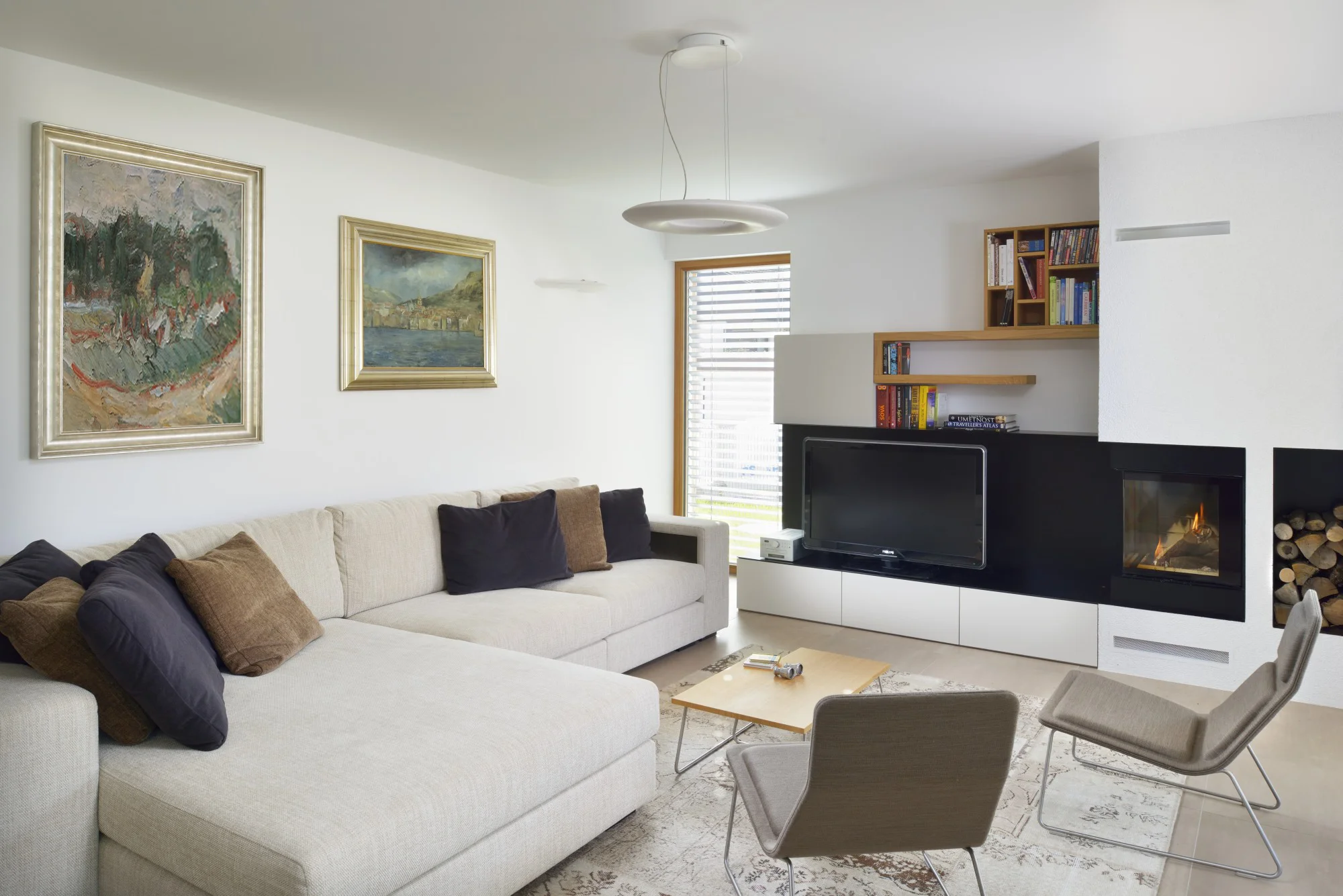 interior-Tina Rugelj_foto-Miran Kambič_H T_01.JPG