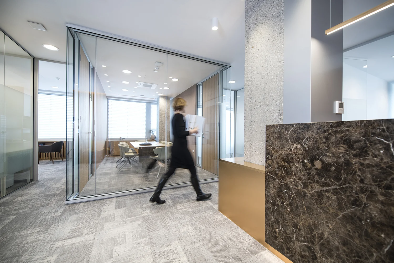 interior-Tina Rugelj_foto-Klemen Razinger_OF K_skupni prostor-common space between offices_02.jpg