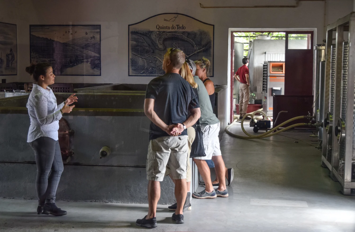 Tour guide Adele explains the foot treading process in our lagares .