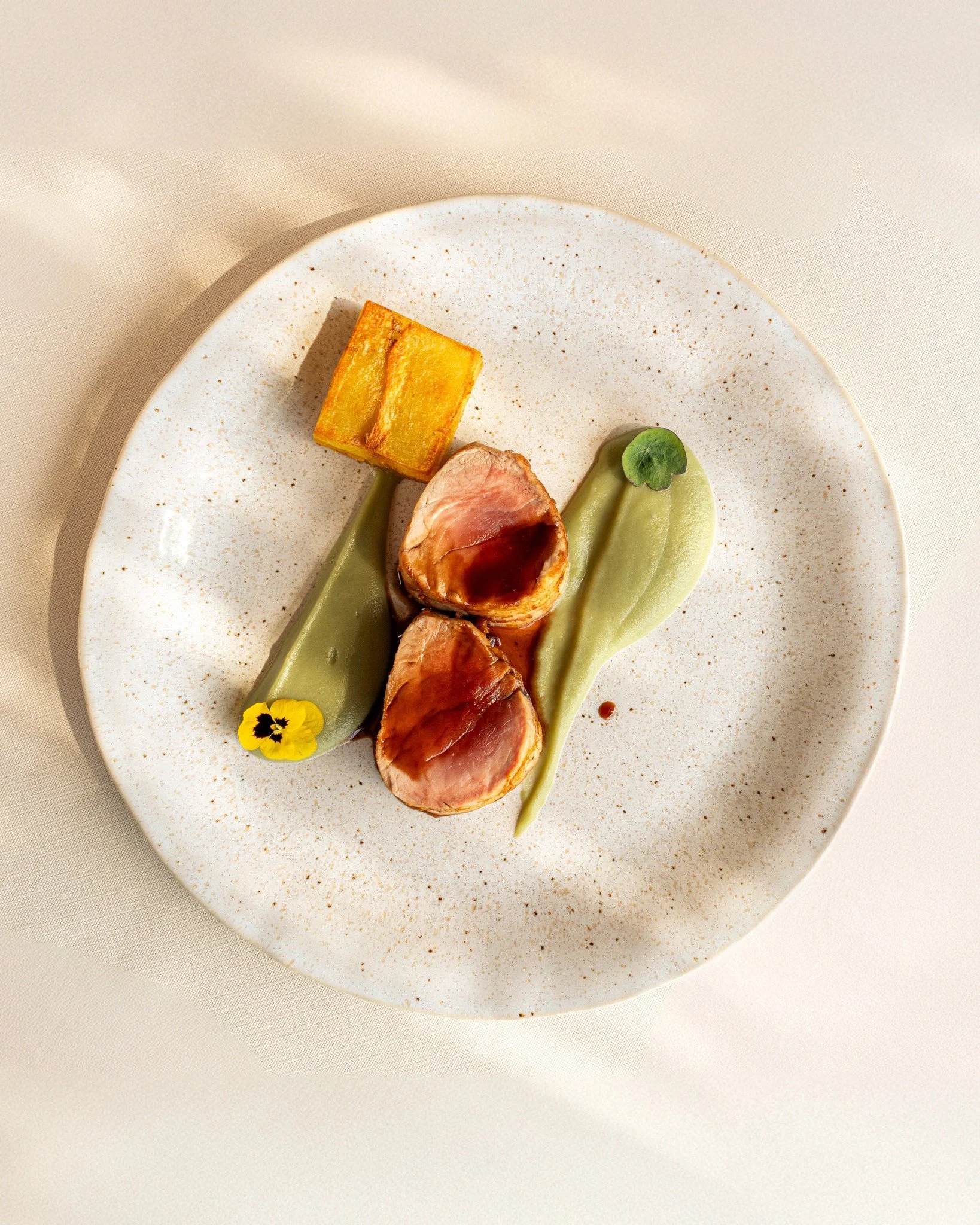 ᴘᴛ A dedica&ccedil;&atilde;o da equipa do Bistro Terrace revela-se em cada prato. &Eacute; tudo preparado para uma experi&ecirc;ncia gastron&oacute;mica memor&aacute;vel.

Desfrute de pratos cuidadosamente elaborados, com os melhores vinhos a acompan