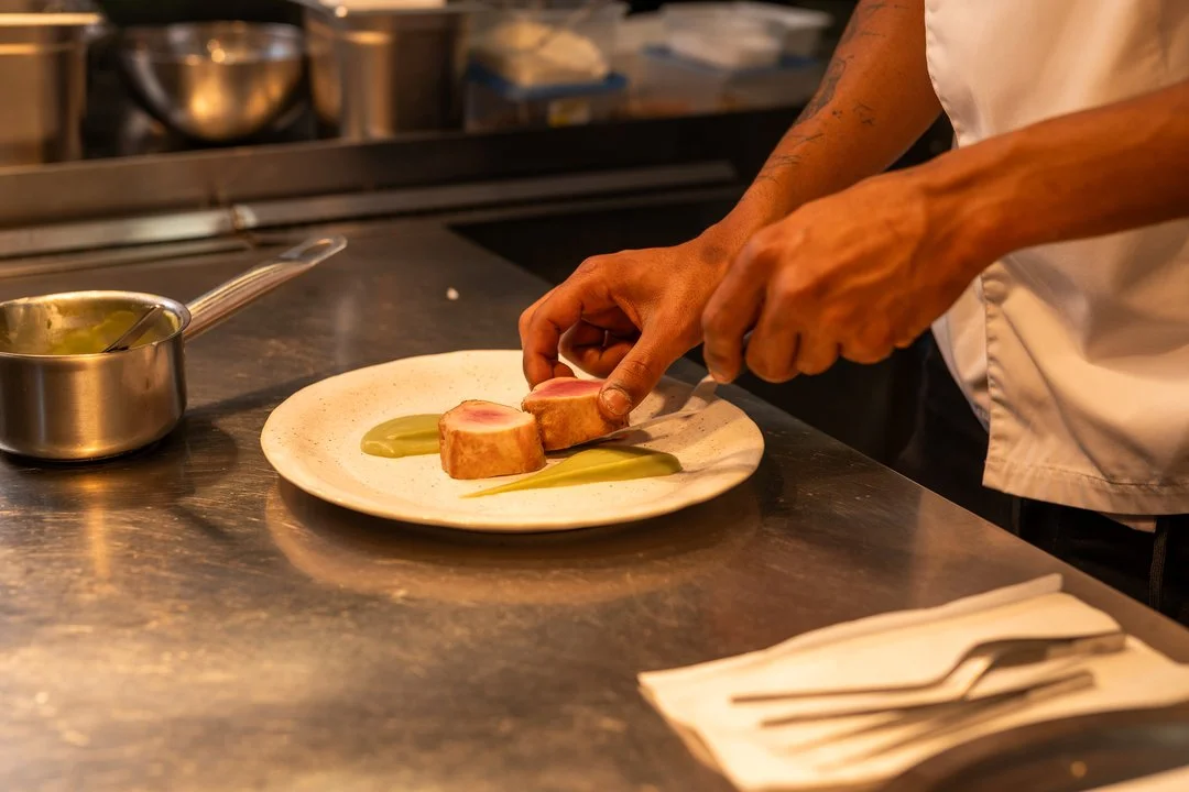 Lombinho de Porco B&iacute;saro, Pur&eacute; de Ma&ccedil;&atilde; e Terrina de Batata 🍴
⠀⠀⠀⠀⠀⠀⠀⠀⠀⠀
//
⠀⠀⠀⠀⠀⠀⠀⠀⠀⠀
B&iacute;saro Pork Tenderloin, Apple Puree and Potato Terrine 🍴
⠀⠀⠀⠀⠀⠀⠀⠀⠀⠀
Fa&ccedil;a a sua reserva atrav&eacute;s do / Make your res