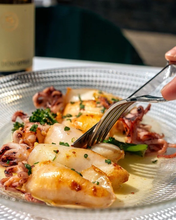 Lula, batata e chouri&ccedil;a de porco b&iacute;saro 🍴
⠀⠀⠀⠀⠀⠀⠀⠀⠀⠀
//
⠀⠀⠀⠀⠀⠀⠀⠀⠀⠀
⠀⠀⠀⠀⠀⠀⠀⠀⠀⠀
Squid, potatoes and bisaro pork sausage 🍴
⠀⠀⠀⠀⠀⠀⠀⠀⠀⠀
⠀⠀⠀⠀⠀⠀⠀⠀⠀⠀
Fa&ccedil;a a sua reserva atrav&eacute;s do / Make your reservation by calling:
⠀⠀⠀⠀⠀⠀⠀⠀⠀⠀
?