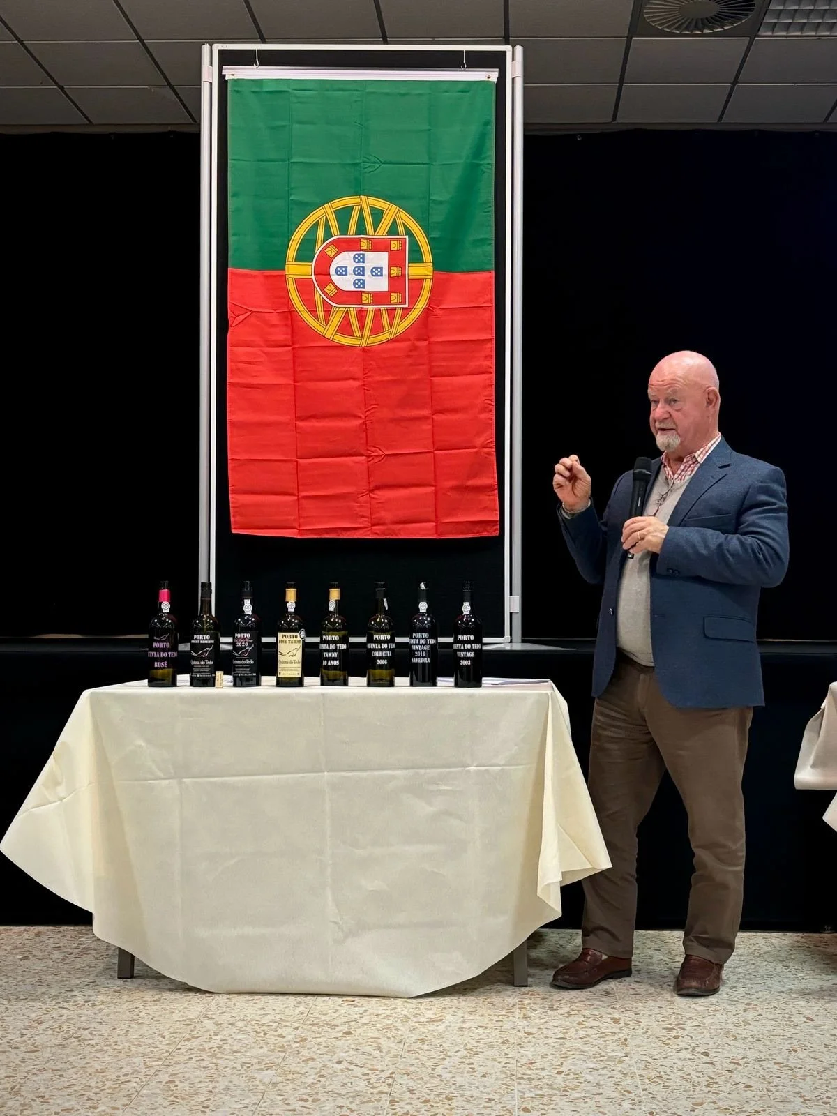 ᴘᴛ Vincent e Odile Bouchard apresentaram uma sele&ccedil;&atilde;o completa de 8 Portos Quinta do Tedo a 60 participantes durante a &ldquo;D&eacute;gustation Prestige&rdquo; organizada em colabora&ccedil;&atilde;o com o @concoursgrandsvinsmonde na &u