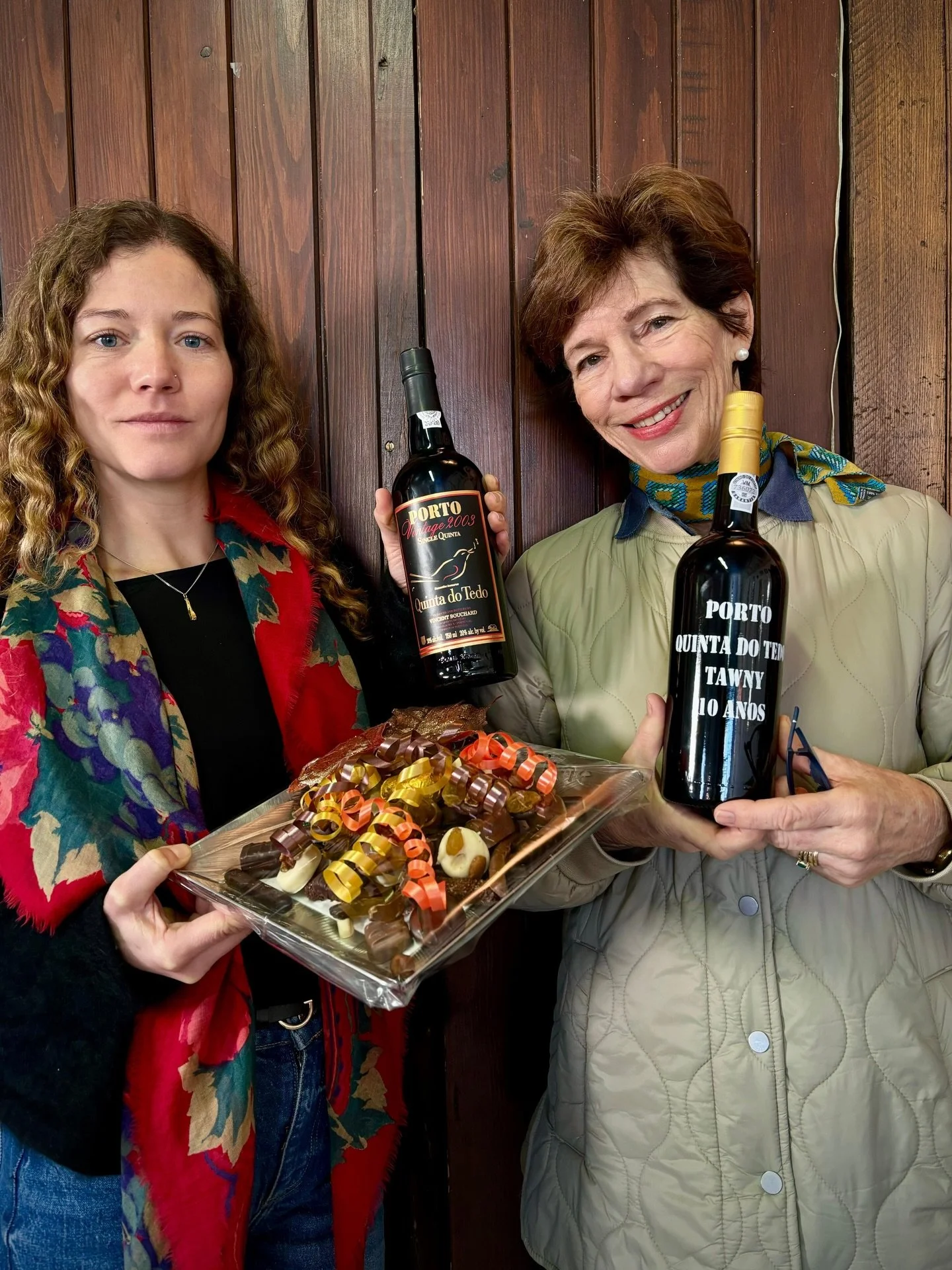 ᴘᴛ O regresso anual da Fam&iacute;lia Bouchard &agrave;s ra&iacute;zes borgonhesas trouxe, este ano, um sabor muito especial. No m&ecirc;s passado, reunimo-nos na adega de um amigo em Merceuil para uma experi&ecirc;ncia &uacute;nica: uma viagem pelos