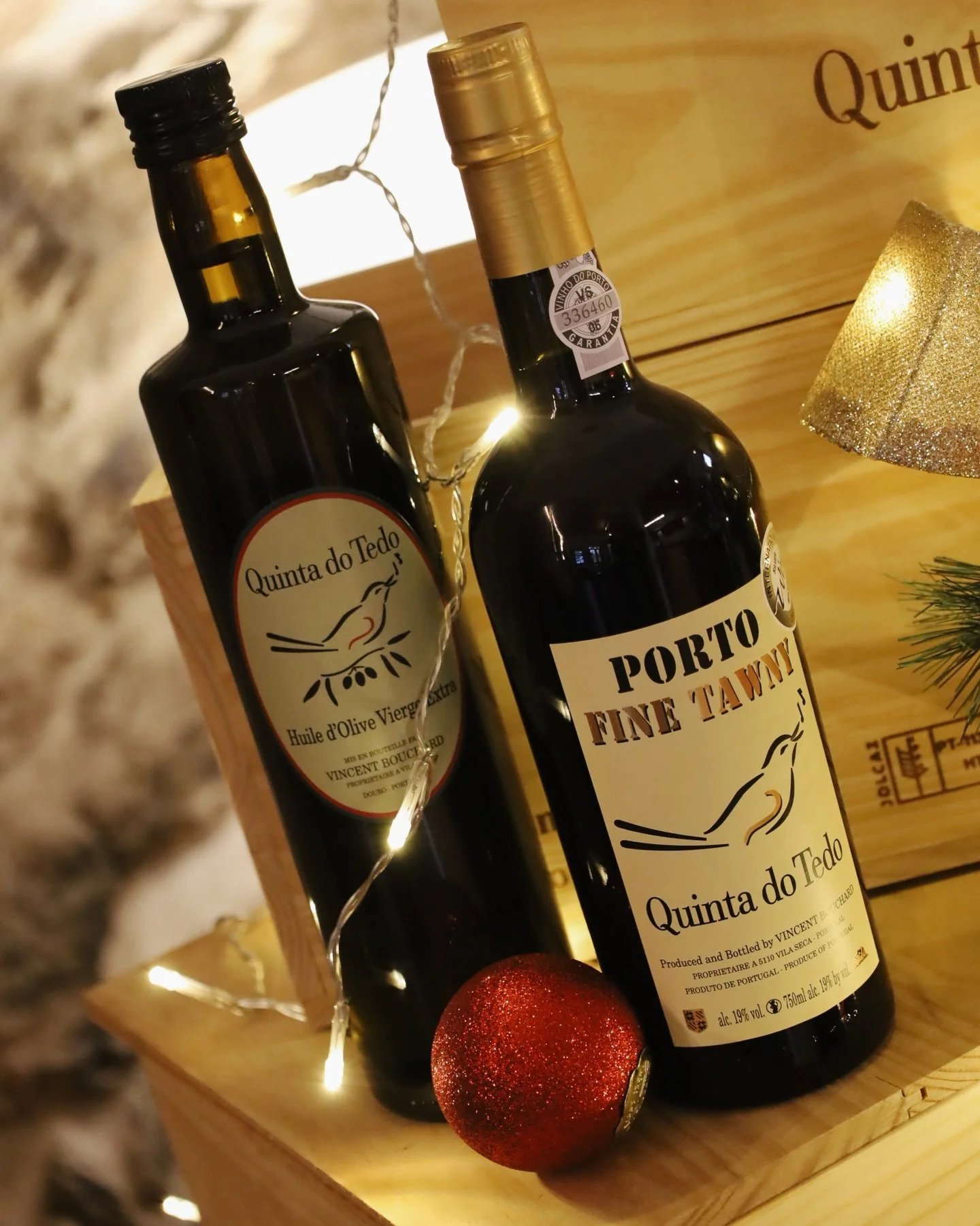 ᴘᴛ Presentes de Natal de &uacute;ltima hora? 🎄

Ainda falta aquele presente especial? Na Quinta do Tedo encontra vinhos de excel&ecirc;ncia e azeite biol&oacute;gico &ndash; escolhas perfeitas para amigos e fam&iacute;lia nesta &eacute;poca festiva.
