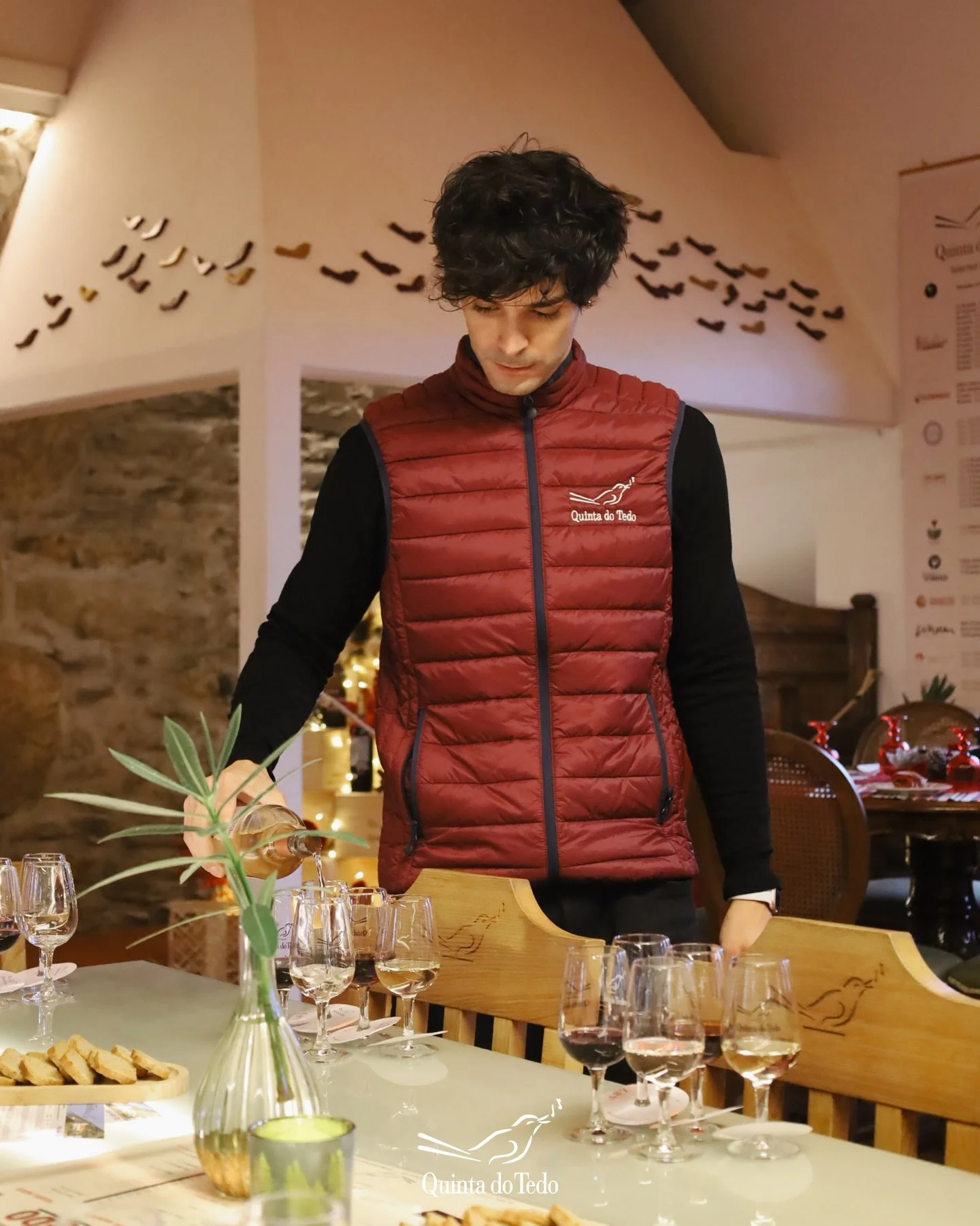 ᴘᴛ Descubra o Douro atrav&eacute;s dos sentidos 🍷

Somos reconhecidos pelas visitas personalizadas, profissionais e educativas, acompanhadas por provas de vinhos guiadas, pensadas para verdadeiros apreciadores.

Op&ccedil;&otilde;es dispon&iacute;ve