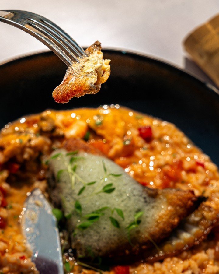 Pregado, arroz carolino cremoso e bivalves.
⠀⠀⠀⠀⠀⠀⠀⠀⠀⠀
//
⠀⠀⠀⠀⠀⠀⠀⠀⠀⠀
Turbot, carolino rice and blue mussel.
⠀⠀⠀⠀⠀⠀⠀⠀⠀⠀
Fa&ccedil;a a sua reserva | Make your reservation:
⠀⠀⠀⠀⠀⠀⠀⠀⠀⠀
📞 +351 910 832 707 (chamada para a rede m&oacute;vel nacional | call