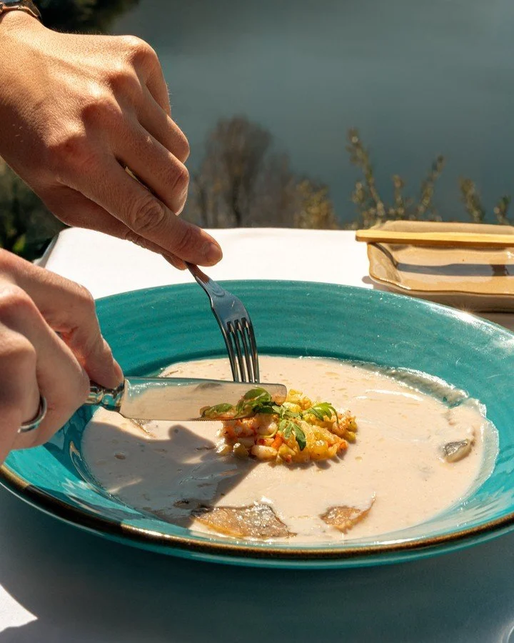 Carpaccio de Gambas, Castanha e Aipo 🍤
⠀⠀⠀⠀⠀⠀⠀⠀⠀⠀
//
⠀⠀⠀⠀⠀⠀⠀⠀⠀⠀
Prawn carpaccio, Chestnut and Celery 🍤
⠀⠀⠀⠀⠀⠀⠀⠀⠀⠀
Fa&ccedil;a a sua reserva | Make your reservation:
⠀⠀⠀⠀⠀⠀⠀⠀⠀⠀
📞 +351 910 832 707 (chamada para a rede m&oacute;vel nacional | call fo