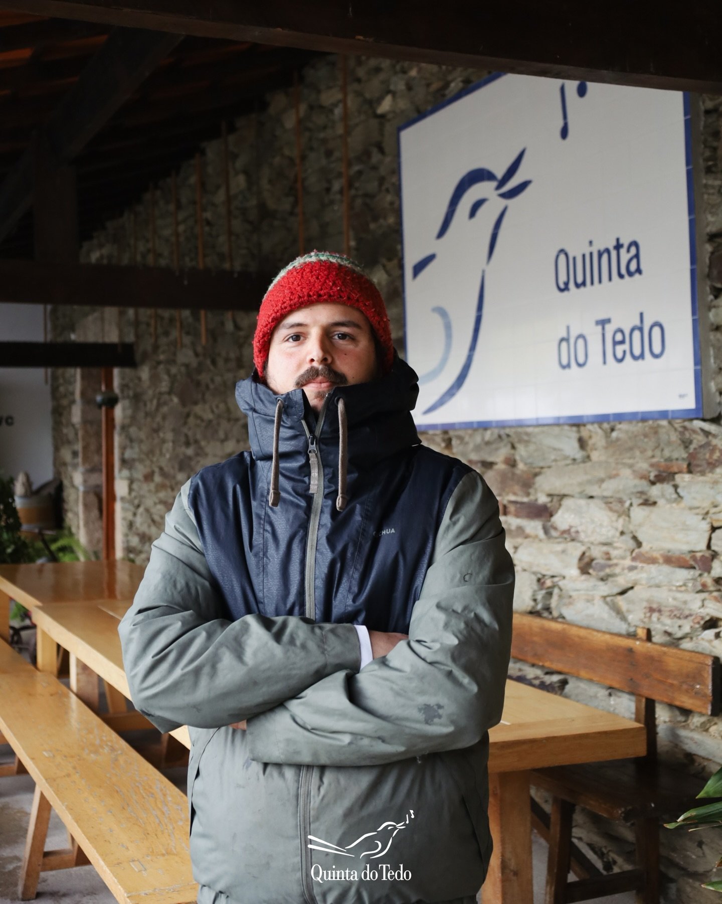 ᴘᴛ 𝗢𝘀 𝗥𝗼𝘀𝘁𝗼𝘀 𝗱𝗮 𝗤𝘂𝗶𝗻𝘁𝗮 𝗱𝗼 𝗧𝗲𝗱𝗼 | 𝗔𝗹𝗯𝗲𝗿𝘁𝗼

🌱 Conhe&ccedil;am o nosso &ldquo;polegar verde&rdquo;!

O Alberto &eacute; o caseiro da Quinta do Tedo e o respons&aacute;vel por manter a nossa quinta t&atilde;o viva e cheia de