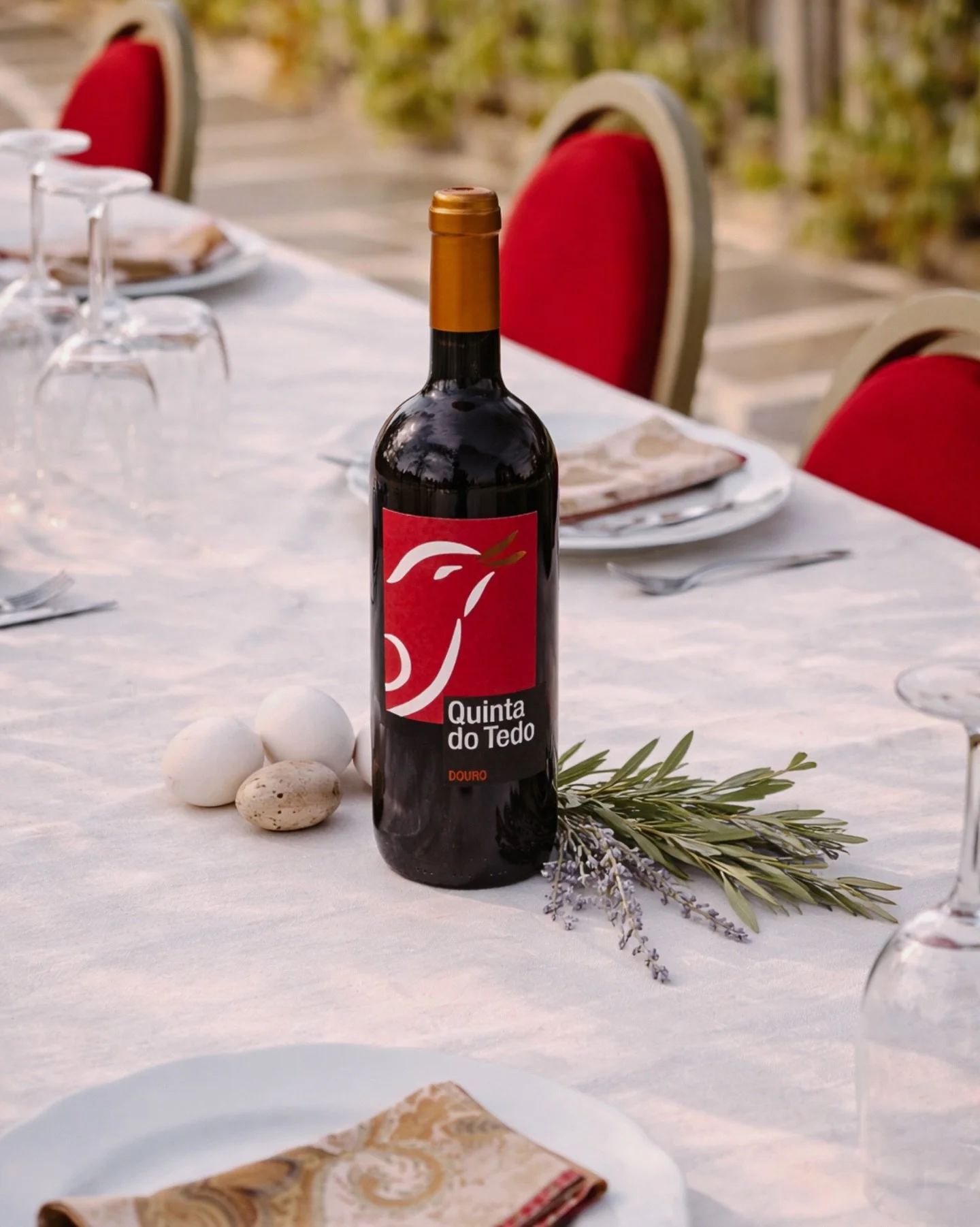 ᴘᴛ Desejamos-lhe uma 𝗙𝗲𝗹𝗶𝘇 𝗣𝗮́𝘀𝗰𝗼𝗮 🐣

Que haja tempo para saborear o que realmente importa, entre vinhas, boa companhia e bons vinhos do Douro 🍷🌿

ᴇɴ We wish you a 𝗛𝗮𝗽𝗽𝘆 𝗘𝗮𝘀𝘁𝗲𝗿 🐣

May you find time to savor what truly matter