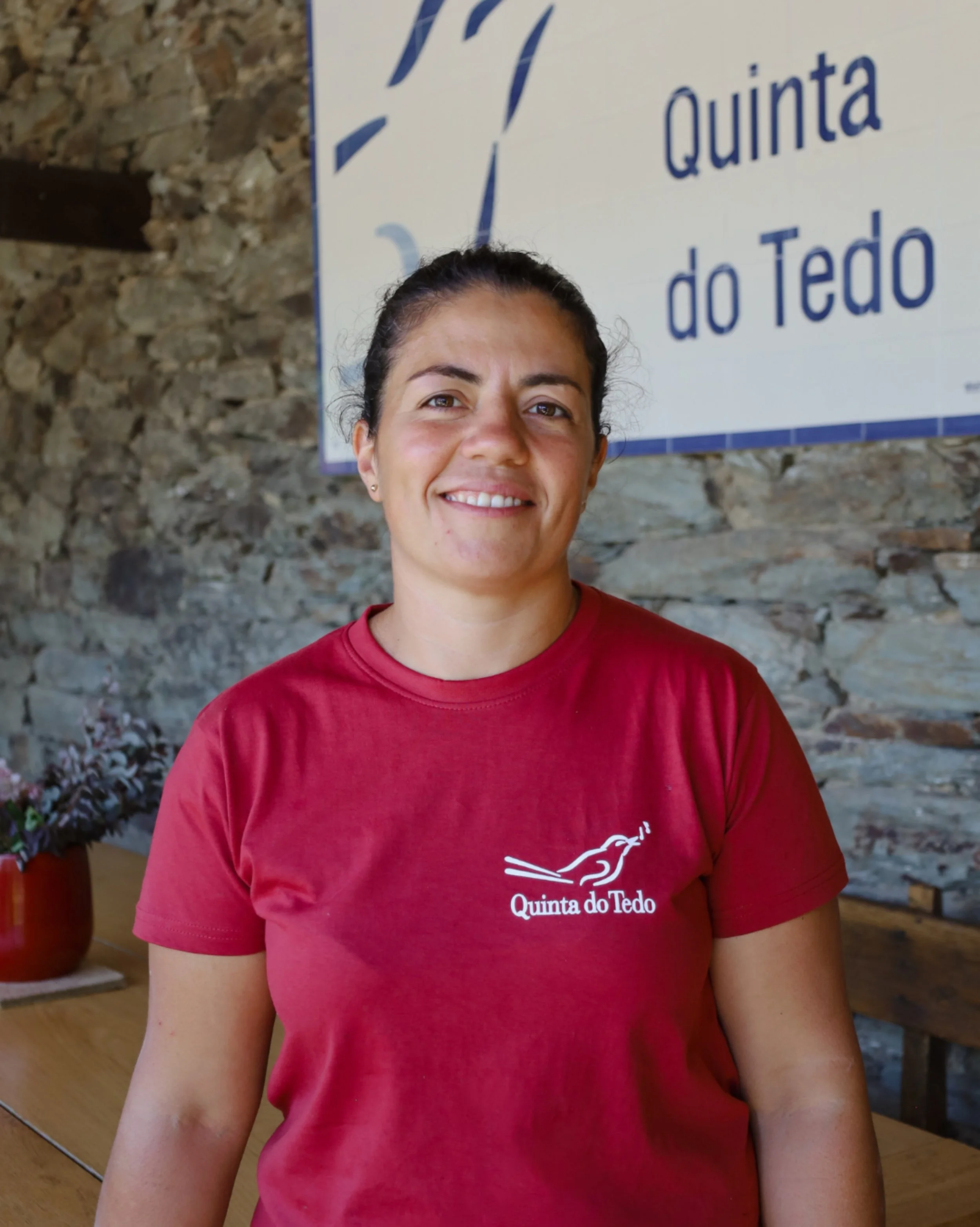 ᴘᴛ 𝗢𝘀 𝗥𝗼𝘀𝘁𝗼𝘀 𝗱𝗮 𝗤𝘂𝗶𝗻𝘁𝗮 𝗱𝗼 𝗧𝗲𝗱𝗼 | 𝗠𝗮𝗿𝘁𝗮

Por tr&aacute;s de cada vinho, h&aacute; pessoas que lhe d&atilde;o identidade.

Apresentamos a Marta, a nossa en&oacute;loga residente que acompanha de perto cada etapa, com aten&cce
