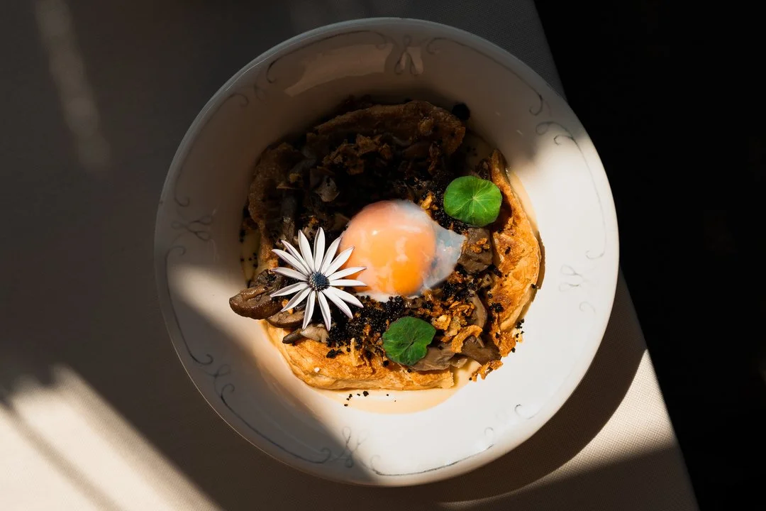 Estufadinho de cogumelos, p&atilde;o levedo e ovo a baixa temperatura 🍴
⠀⠀⠀⠀⠀⠀⠀⠀⠀⠀
//
⠀⠀⠀⠀⠀⠀⠀⠀⠀⠀
Slow-stewed mushrooms with leavened bread and low-temperature egg 🍴
⠀⠀⠀⠀⠀⠀⠀⠀⠀⠀
Fa&ccedil;a a sua reserva atrav&eacute;s do / Make your reservation by c