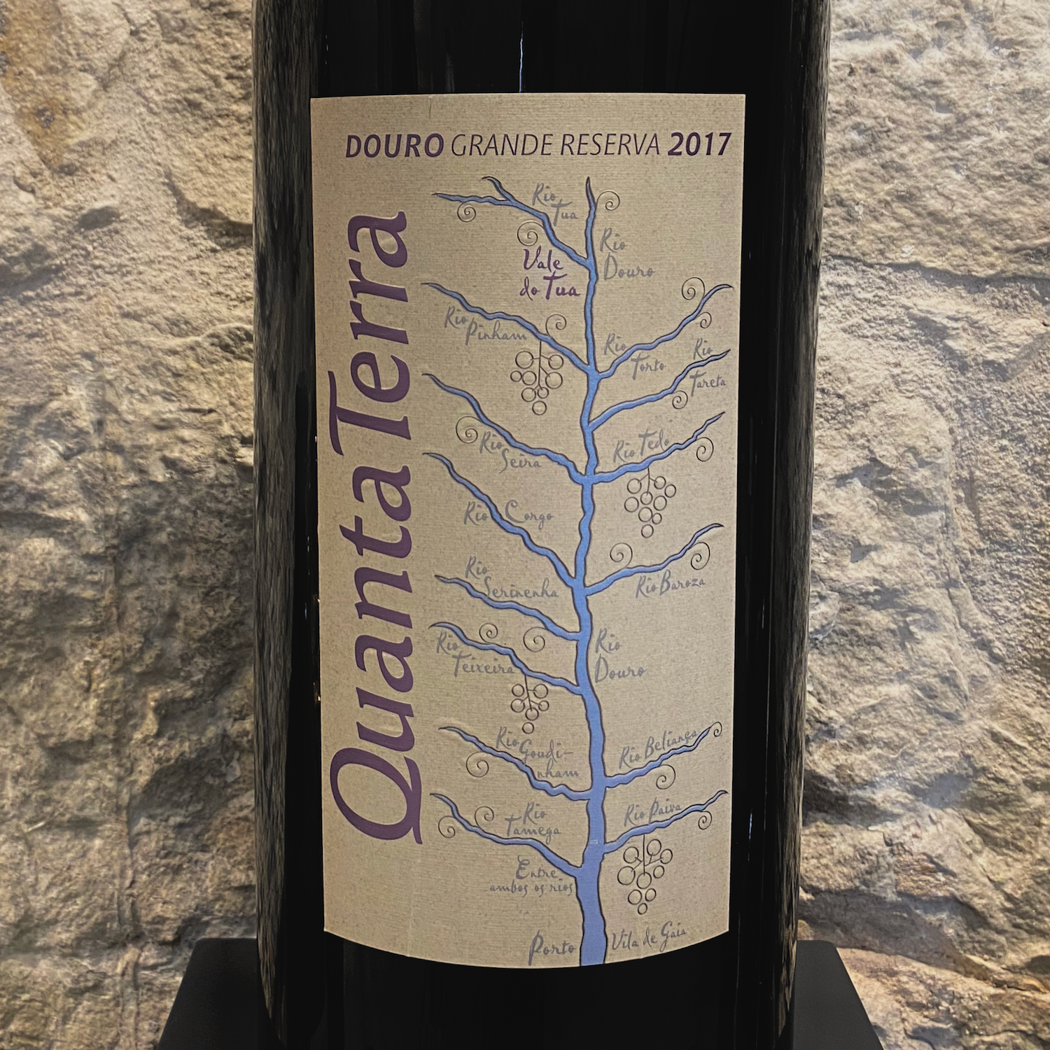 Quanta Terra's most iconic label inspired by Douro River, rio Tedo is a tributary.