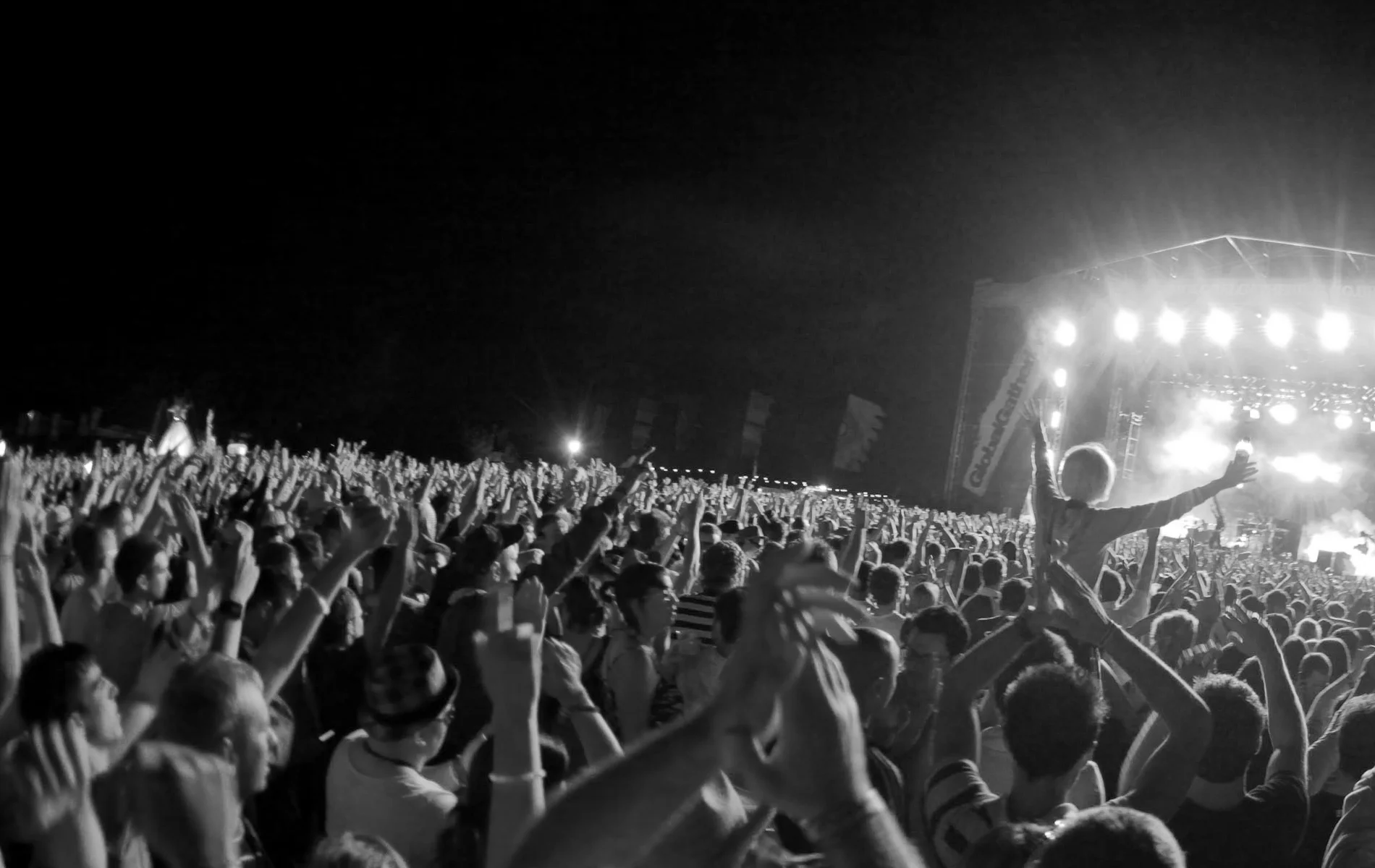 CROWDLIVE.jpg
