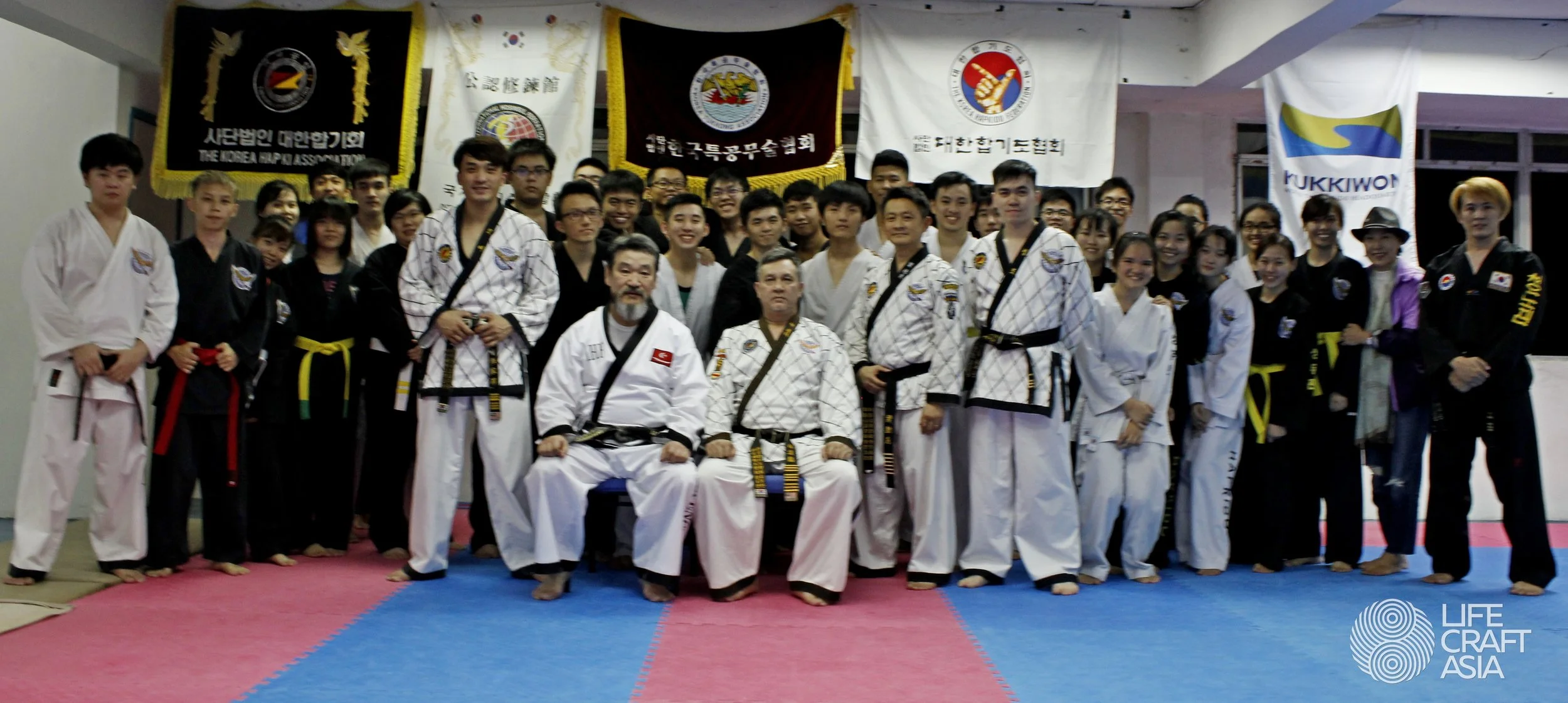 Group photo with Grand Master Hwang Young Jin