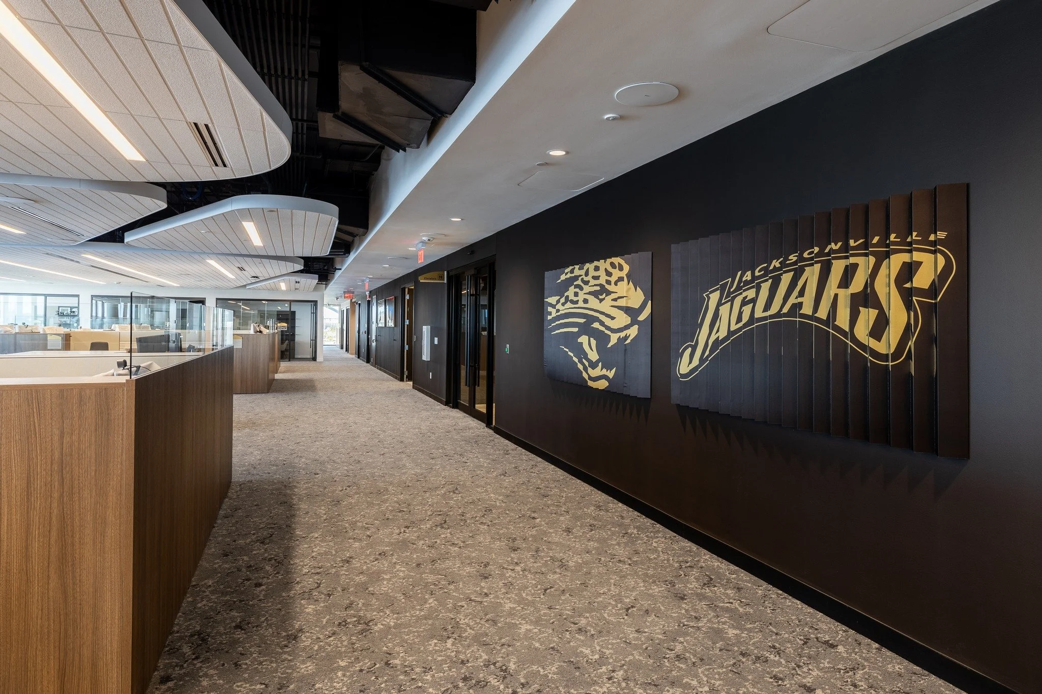 𝐃𝐞𝐬𝐢𝐠𝐧𝐞𝐝 𝐛𝐲 𝐤𝐚𝐬𝐩𝐞𝐫 𝐚𝐫𝐜𝐡𝐢𝐭𝐞𝐜𝐭𝐬, the Jacksonville Jaguars' business operations office at #OneTowerCourt is an energizing new workplace and represents a significant milestone for Downtown Jacksonville.

As the 𝐍𝐅𝐋 𝐟𝐫𝐚𝐧𝐜