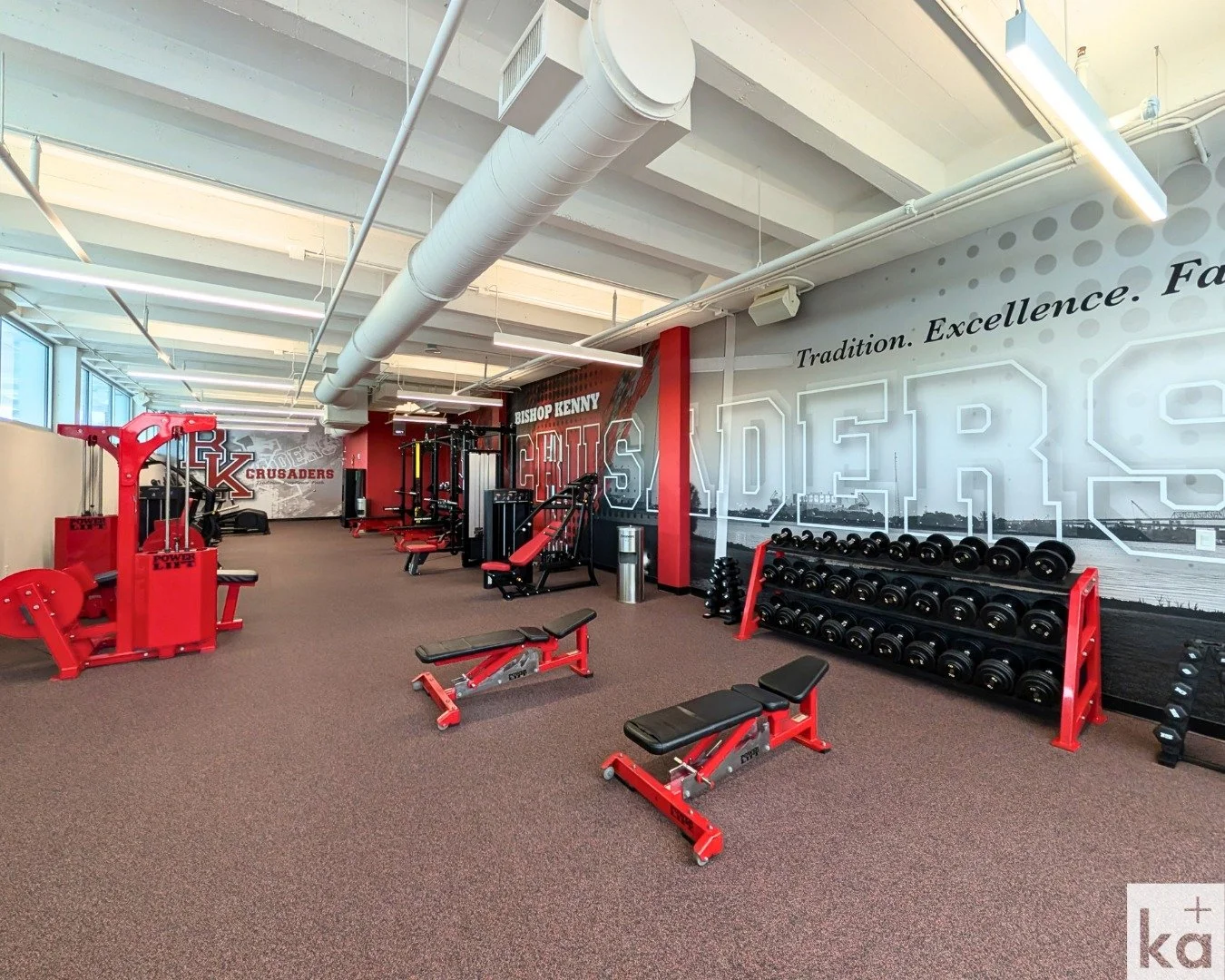 It&rsquo;s been rewarding to see the vision for the Bishop Kenny High School Gymnasium Addition come to life. This 10,250 SF project seamlessly blends 𝐦𝐨𝐝𝐞𝐫𝐧 𝐟𝐮𝐧𝐜𝐭𝐢𝐨𝐧𝐚𝐥𝐢𝐭𝐲 𝐰𝐢𝐭𝐡 𝐭𝐡𝐞 𝐜𝐚𝐦𝐩𝐮𝐬&rsquo;𝐬 𝐭𝐢𝐦𝐞𝐥𝐞𝐬𝐬 𝐚𝐞