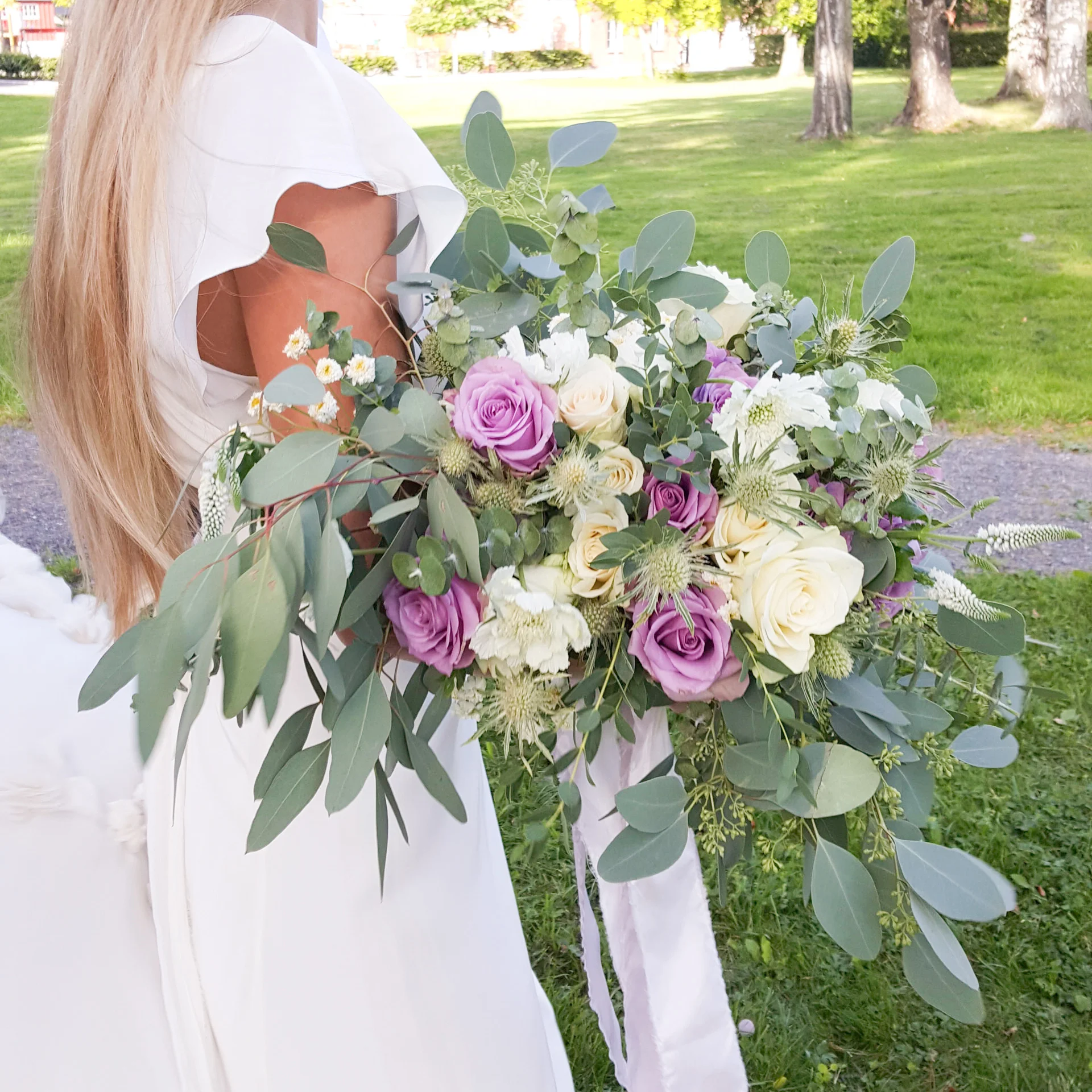 Brudebukett_hvit_lilla_hage.jpg