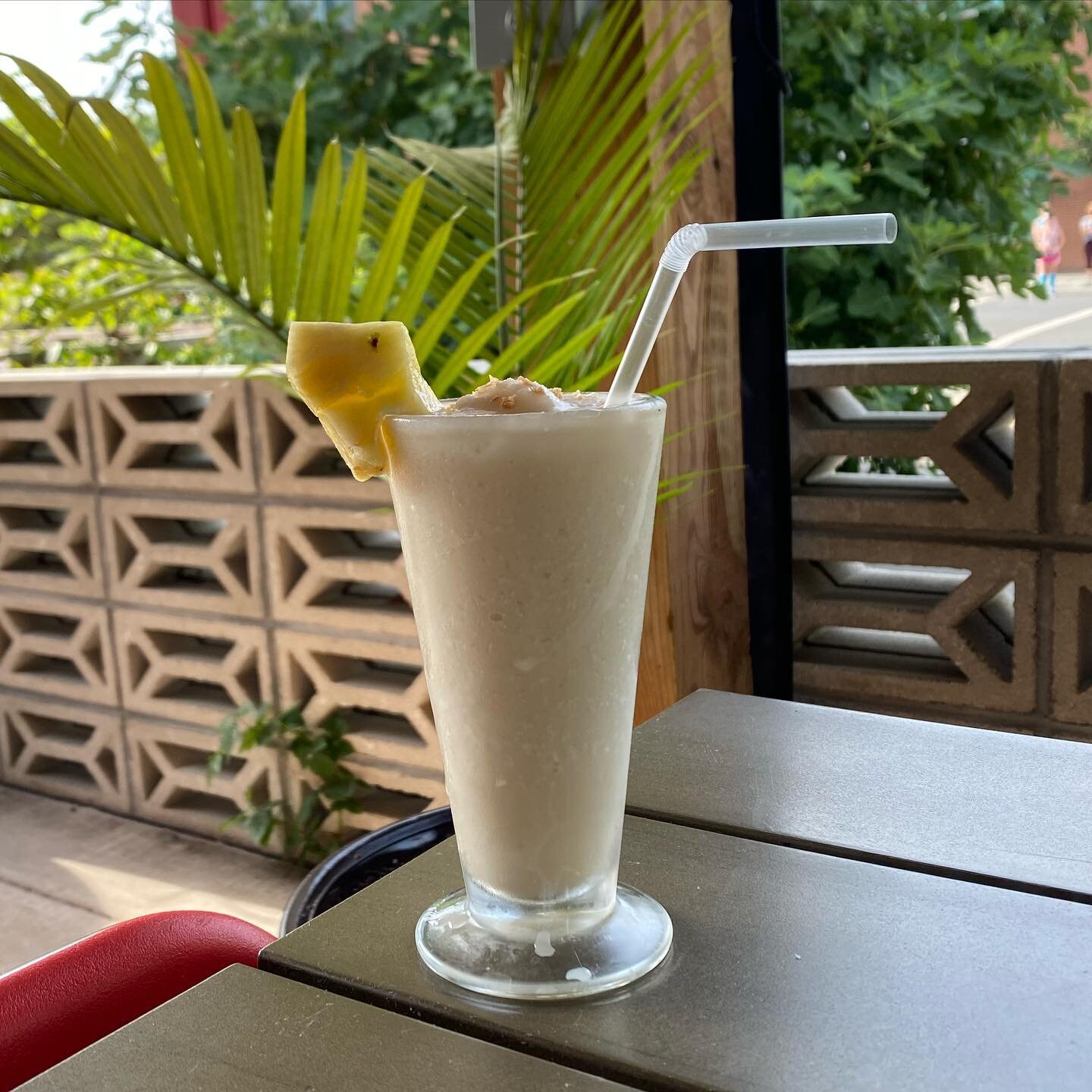 😍Our &ldquo;Keys to Happiness&rdquo; frozen,
For all our Dads out brunching today.
But, of course this yummy blend 🍹is available for all! 
Stop by and see us today and Happy Father&rsquo;s Day to all our fave dads out there 😘😎🥸.
#brunch #frozen 