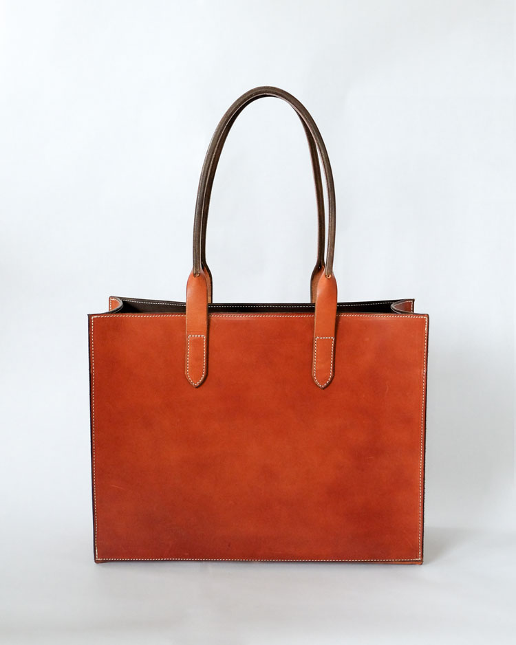 AMY VIOLETTE | The Perfect Leather Tote Bag