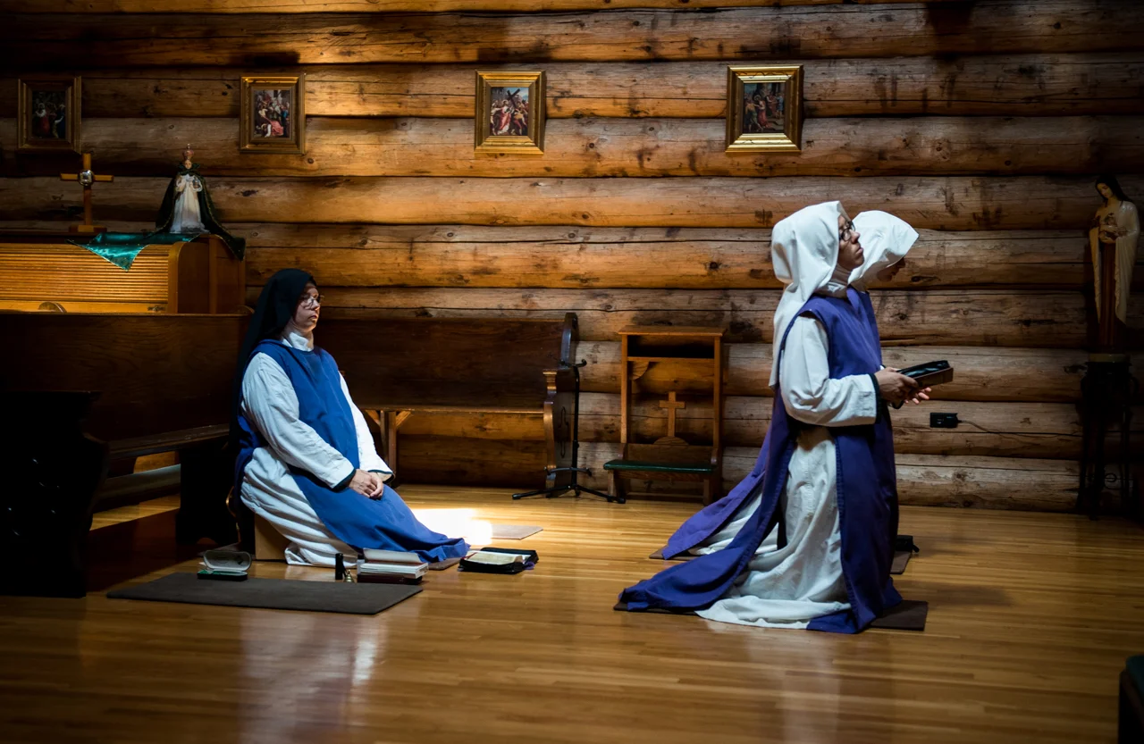 Sister Bernadette Marie (left) and Sister Peggy (right) praying in the chapel during the Day Pray at Children of Mary in Newark, Ohio, on September 19, 2016. Everyday around one, the sisters come and pray to their lord. 