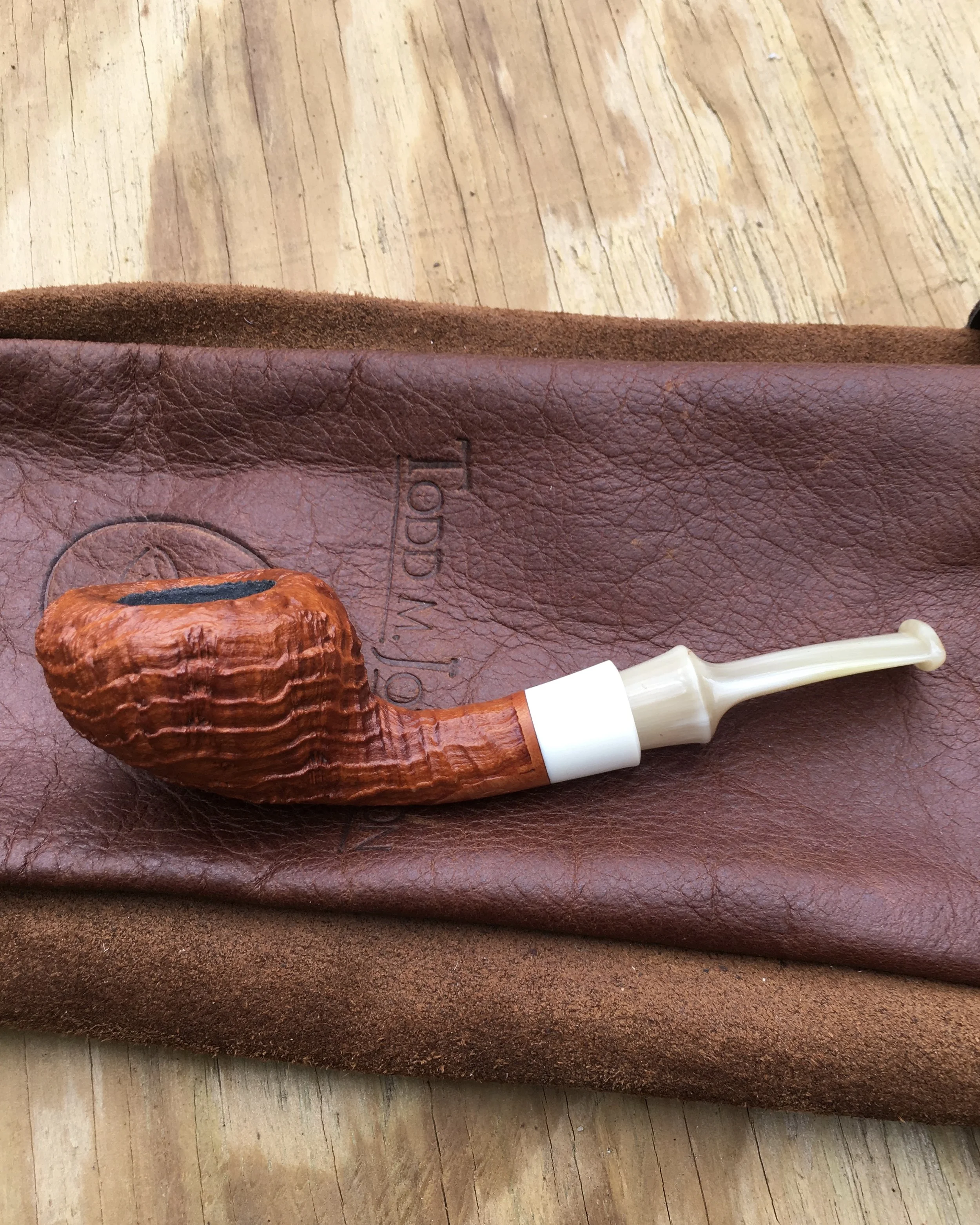 Tomato with Bakelite and Horn Mouthpiece