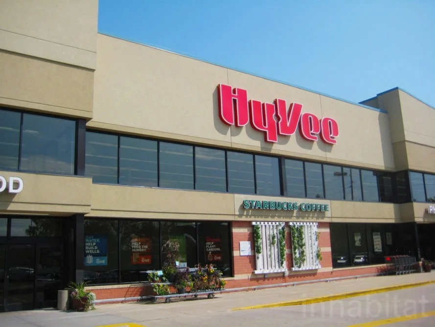 Fridays-Fresh-Market-Hy-Vee-889x667.jpg