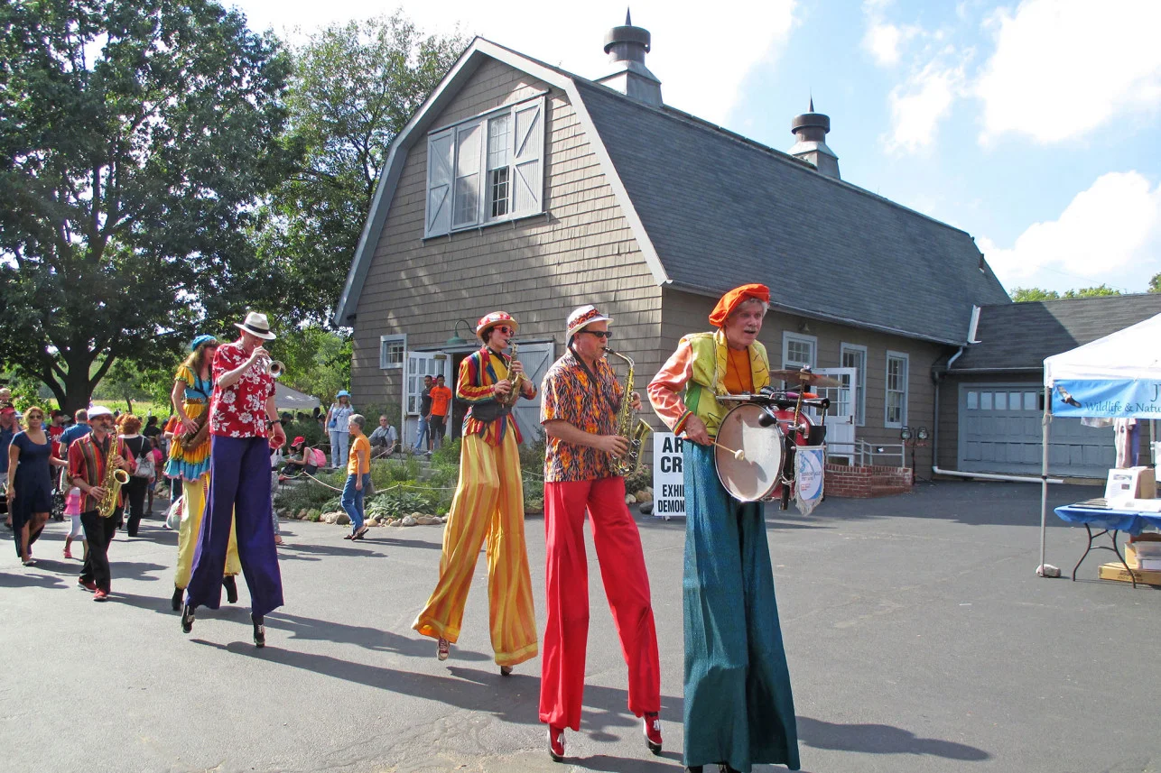 urban-farms-queens-county-museum-stilts-1a.jpg