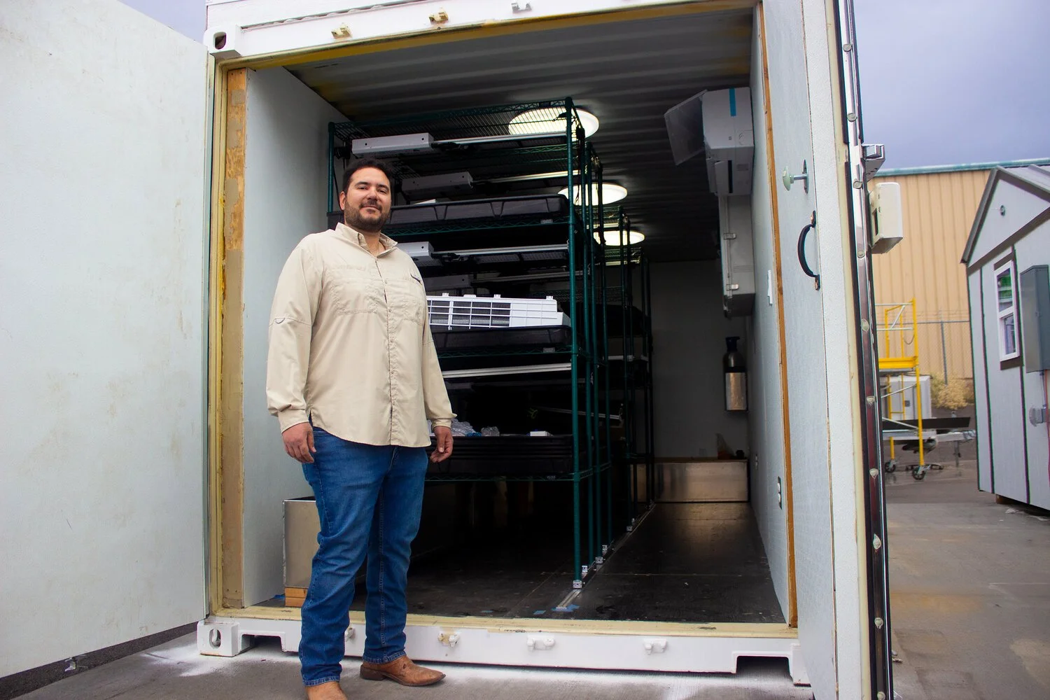 USA - NEW MEXICO: Students Help Build Hydroponic System Through DACC, NMSU Partnership