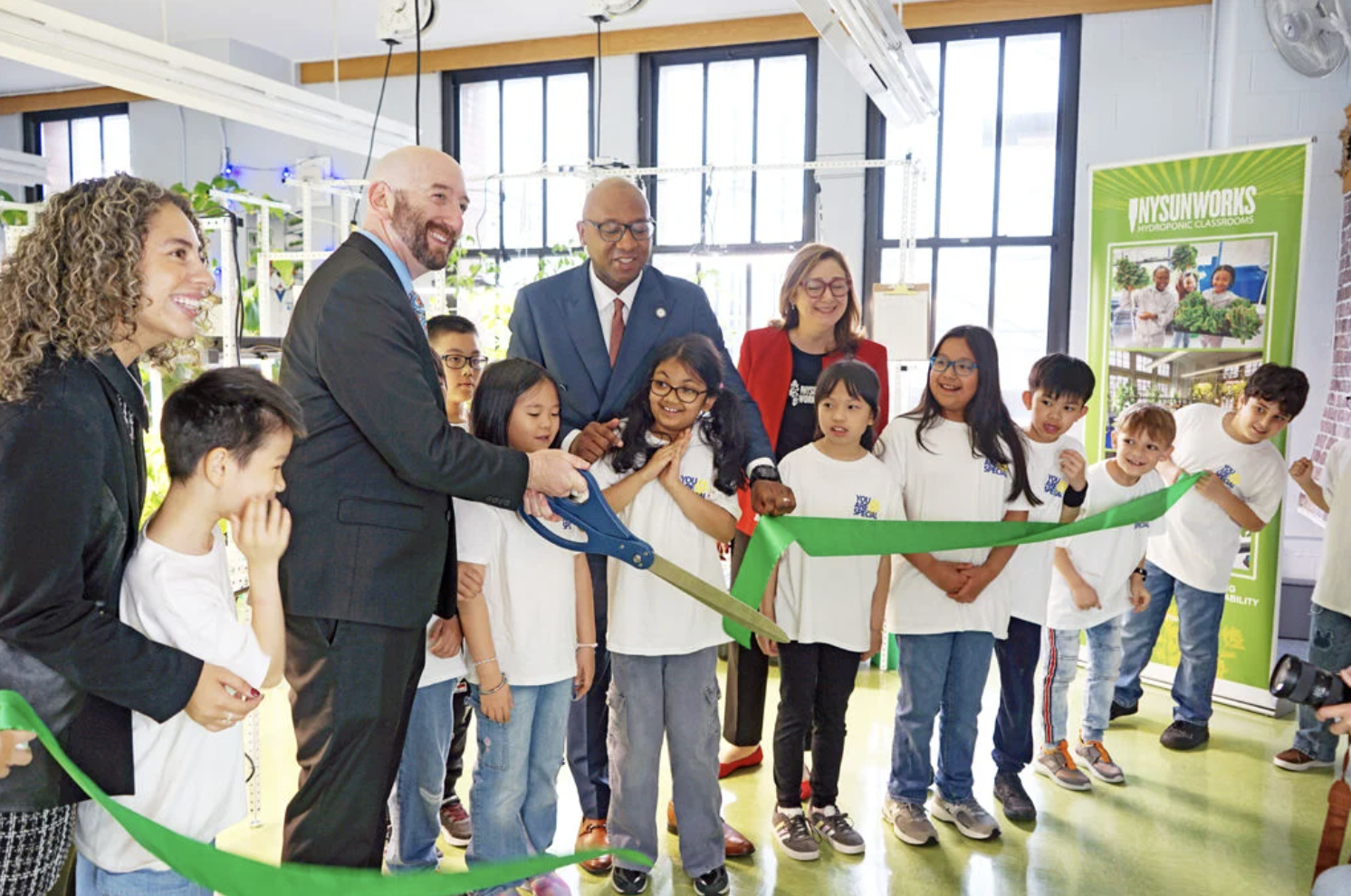 USA - NEW YORK: Elmhurst’s PS 7 Gets New Hydroponics Lab