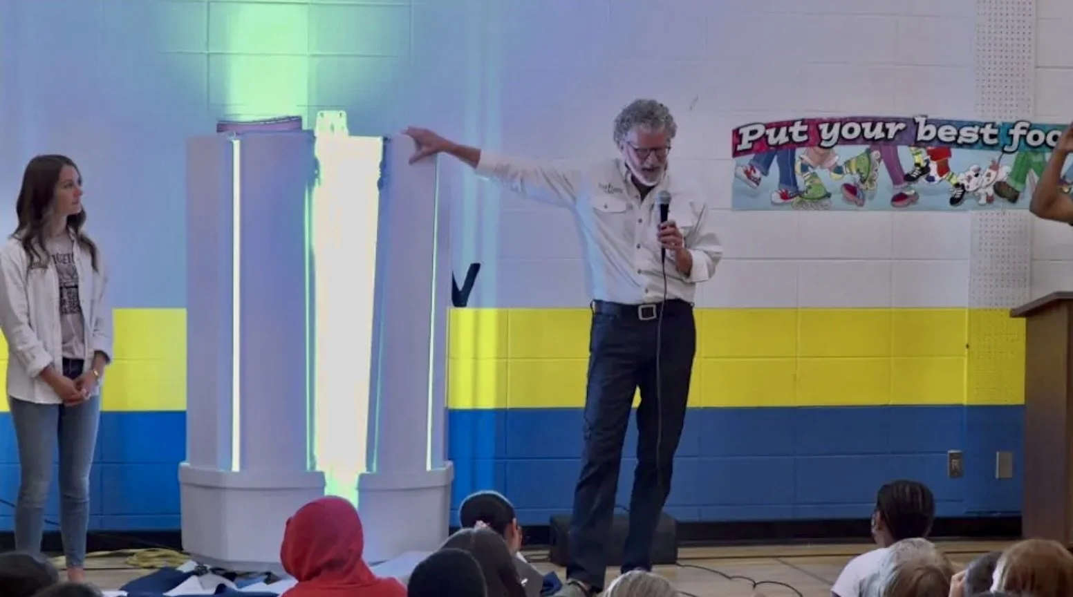 USA - WISCONSIN: Badger Elementary Unveils Indoor Hydroponic Growing System 
