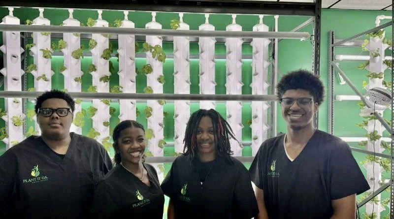 USA - GEORGIA: Students From Stonecrest Help Families Grow Food