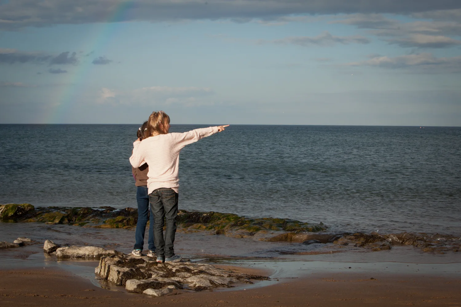 PICTORIAL_BERWICK_family-portrtait-beach-rainbow-sunshine-rain-love-1268.jpg