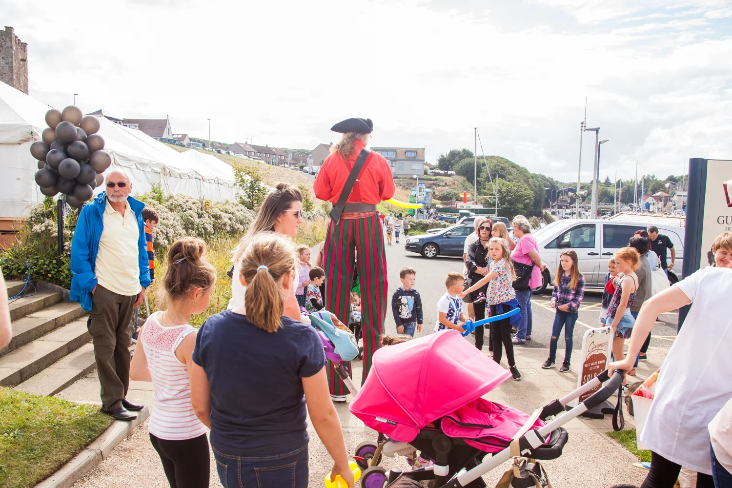 PICTORIAL_BERWICK_eyemouth-gunsgreen-extravaganza-photography-entertainment-party-event-photographer-harbour-gary-dunn-dancers-stilts-performances-speeches-day-out-summer-4612.jpg
